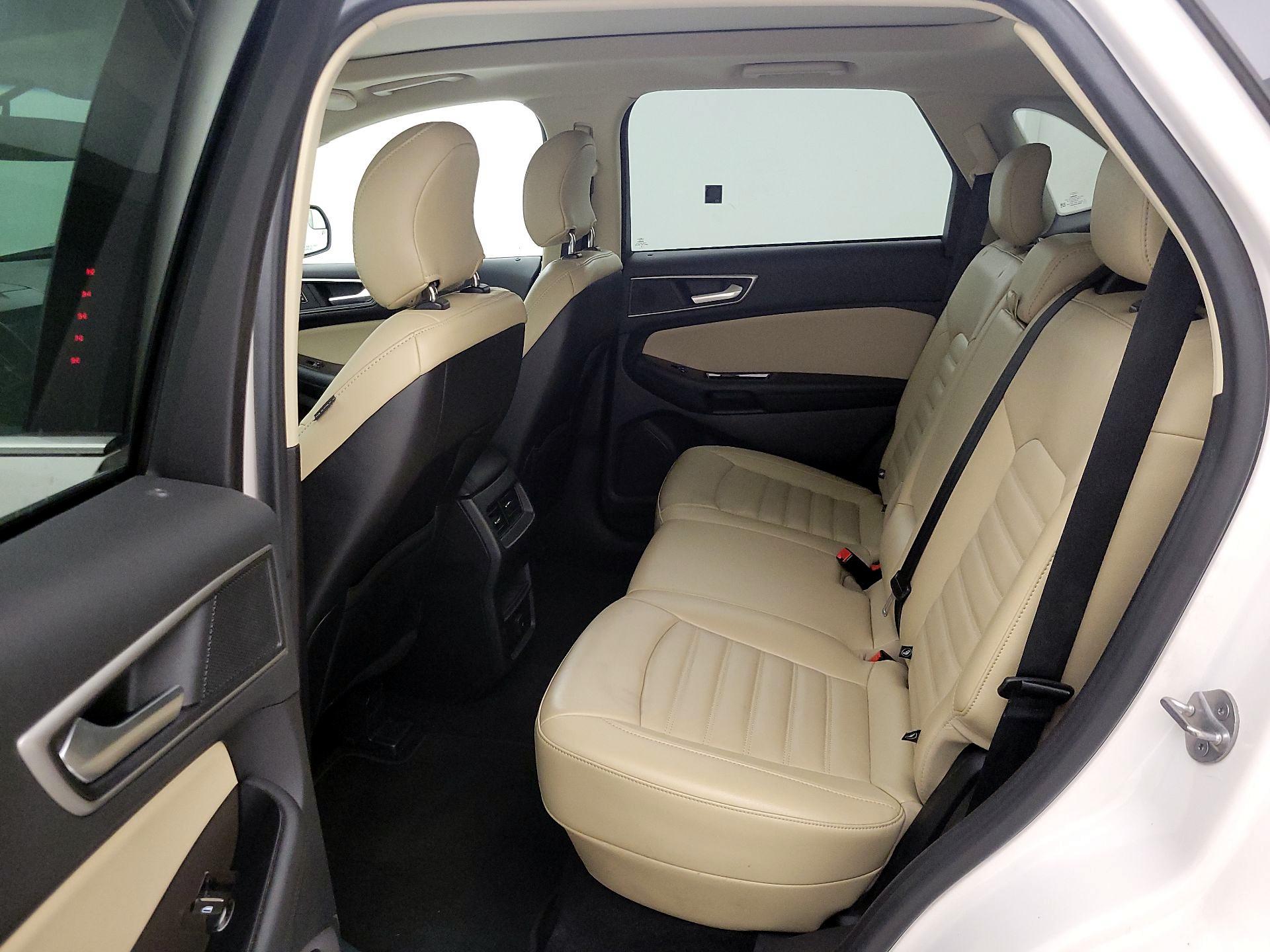 Thumbnail: 2016 Ford Edge - 19