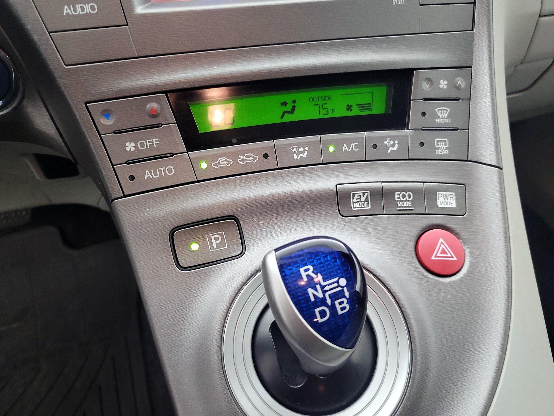 Thumbnail: 2015 Toyota Prius - 16