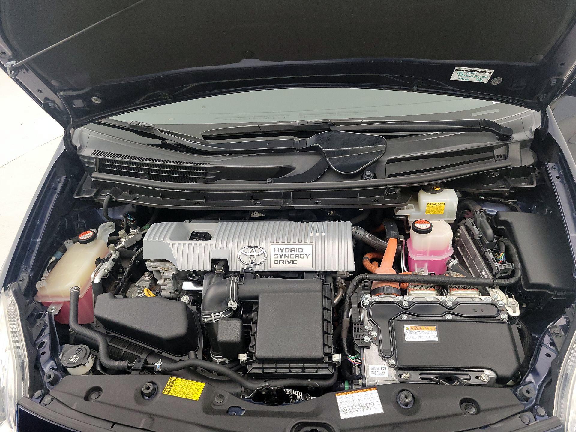 Thumbnail: 2015 Toyota Prius - 18