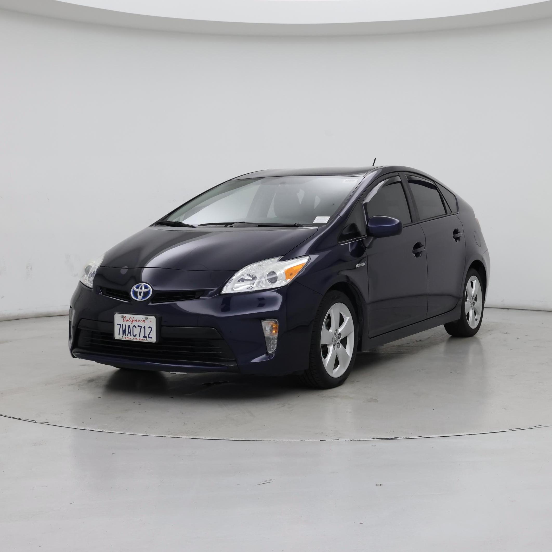 Thumbnail: 2015 Toyota Prius - 4