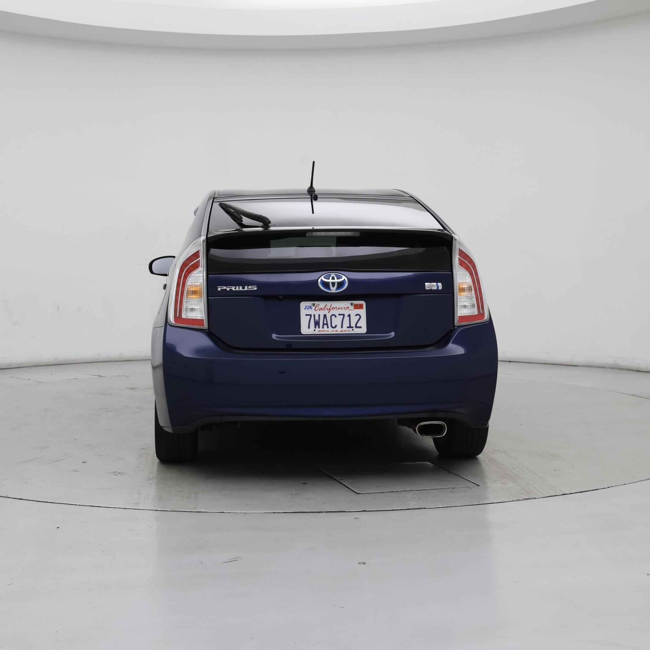Thumbnail: 2015 Toyota Prius - 6