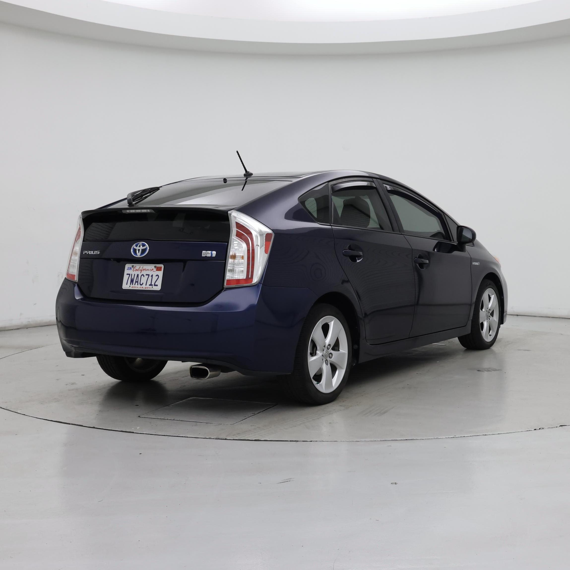 Thumbnail: 2015 Toyota Prius - 8
