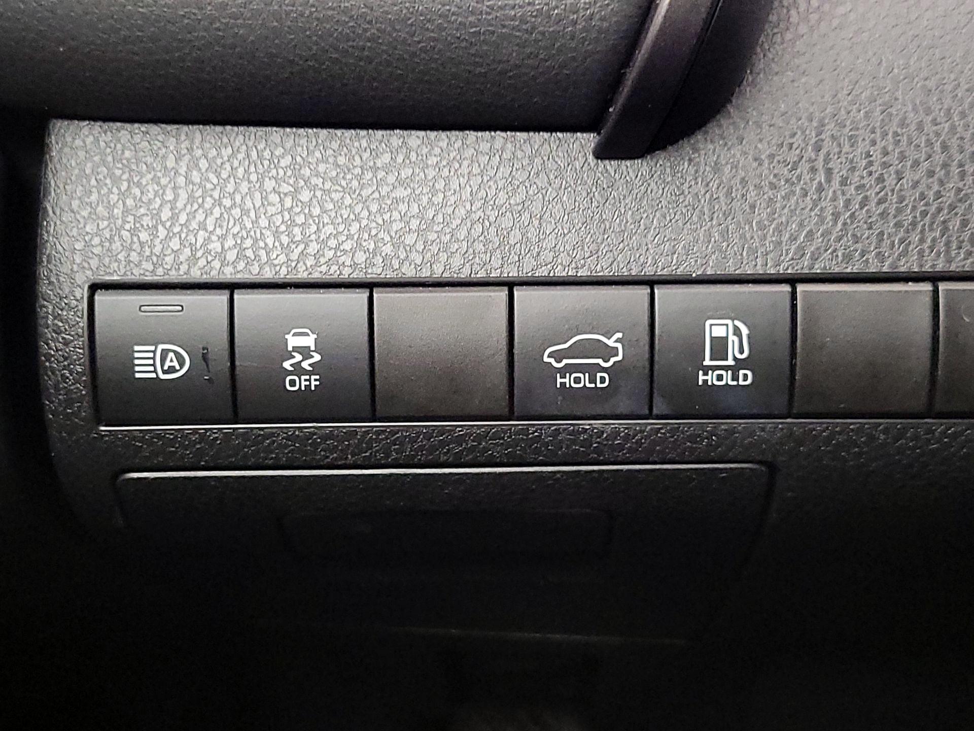 Thumbnail: 2019 Toyota Camry - 13
