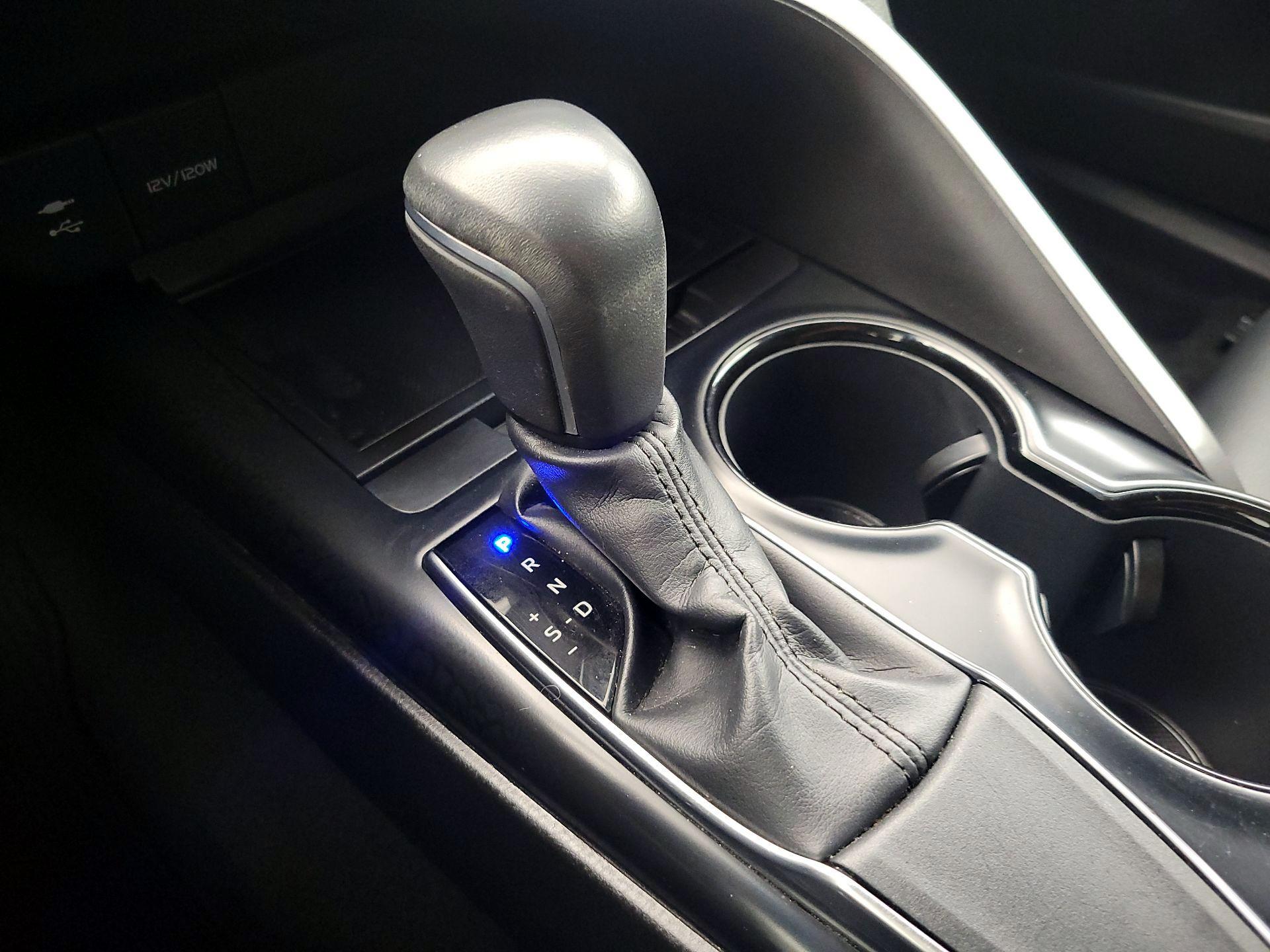 Thumbnail: 2019 Toyota Camry - 17