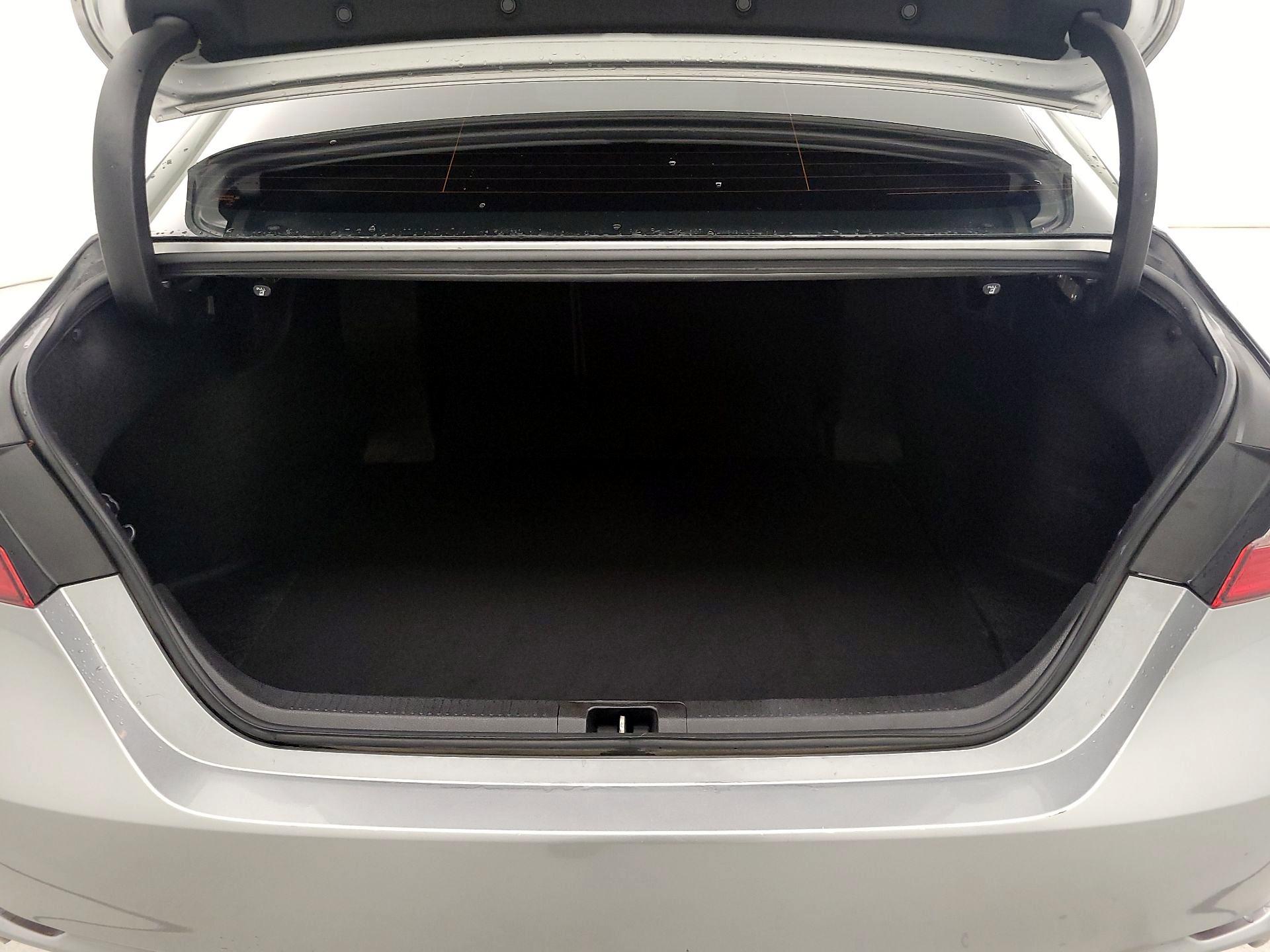 Thumbnail: 2019 Toyota Camry - 20