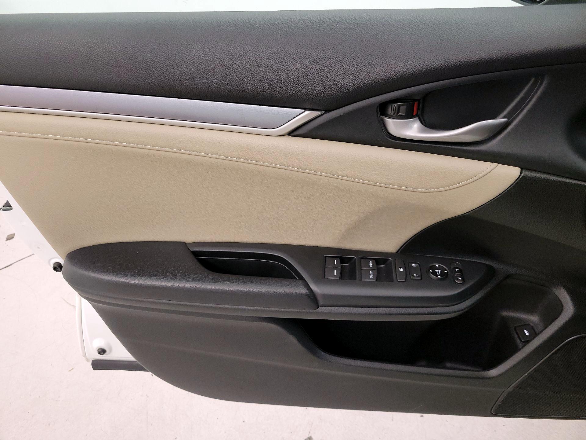 Thumbnail: 2016 Honda Civic - 12