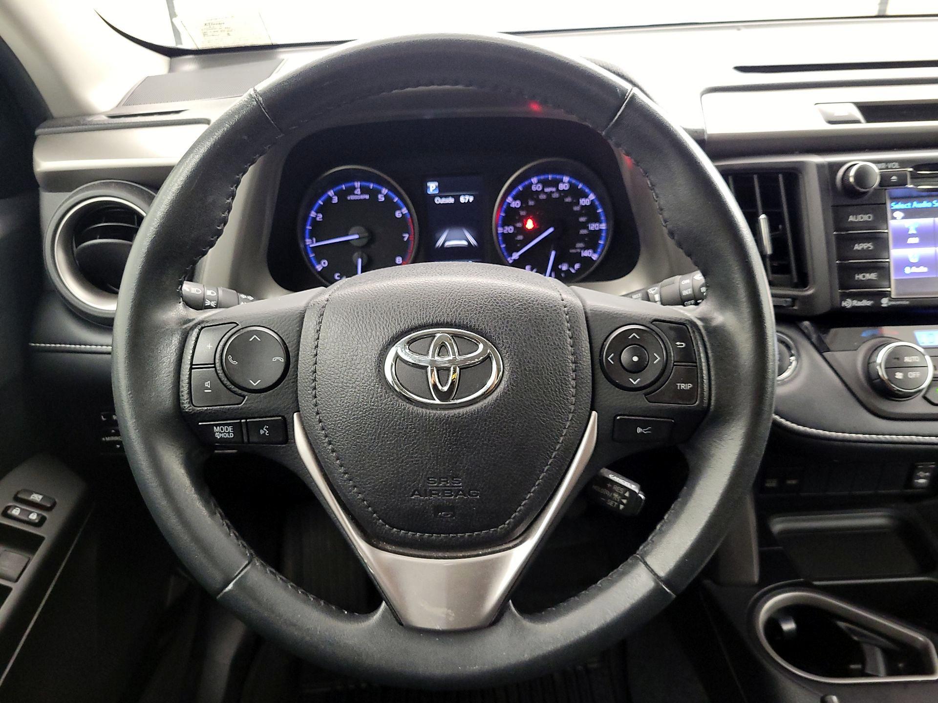 Thumbnail: 2018 Toyota RAV4 - 10