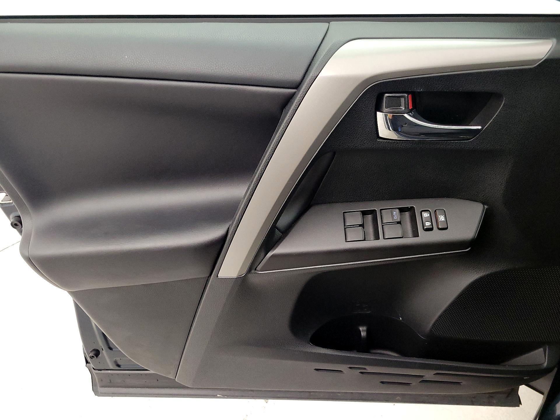 Thumbnail: 2018 Toyota RAV4 - 12