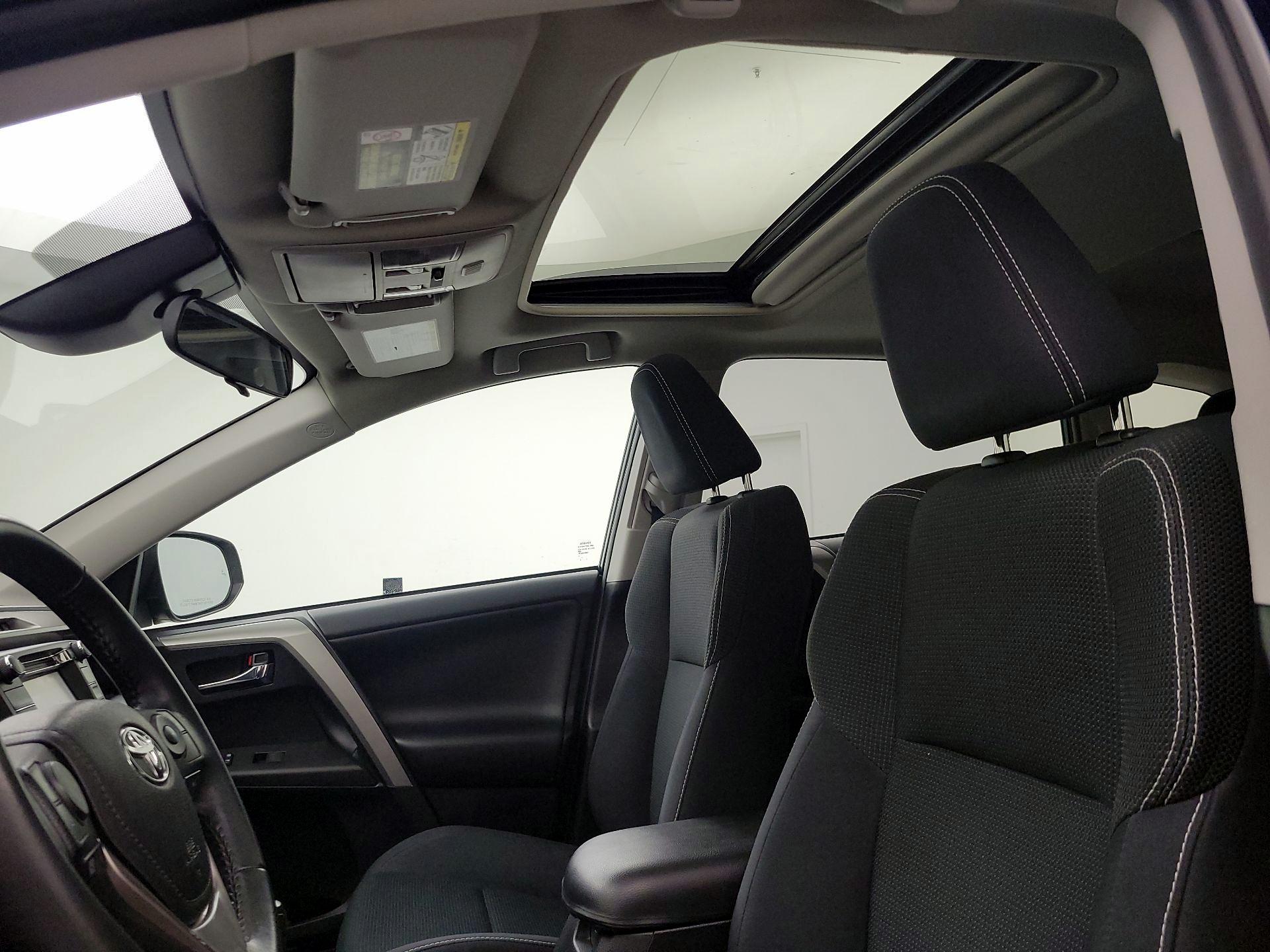 Thumbnail: 2018 Toyota RAV4 - 19