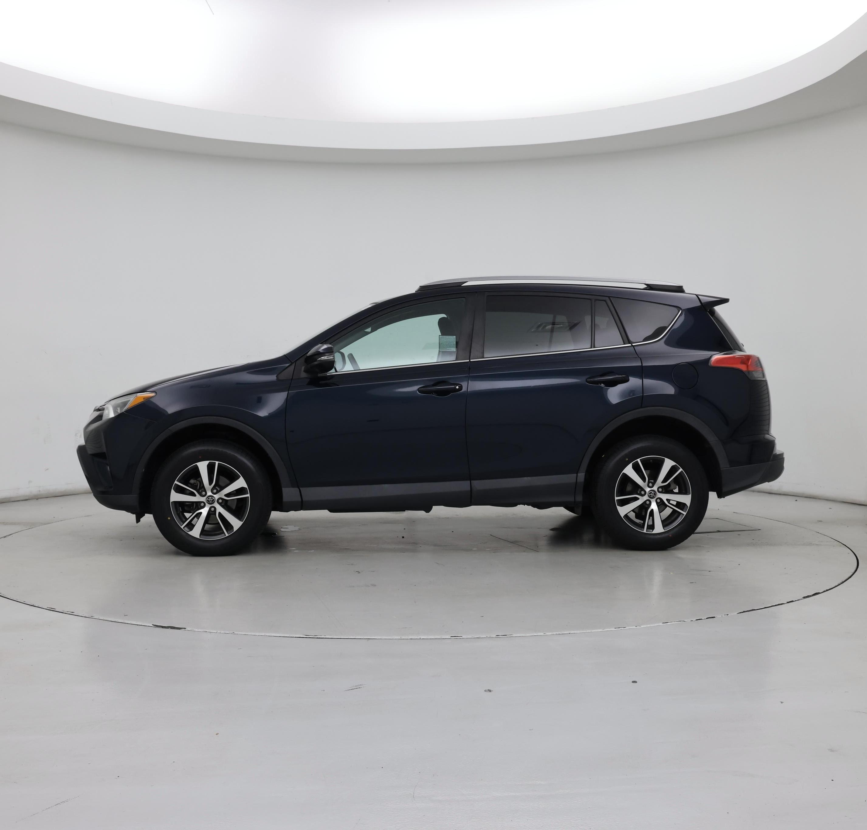 Thumbnail: 2018 Toyota RAV4 - 3
