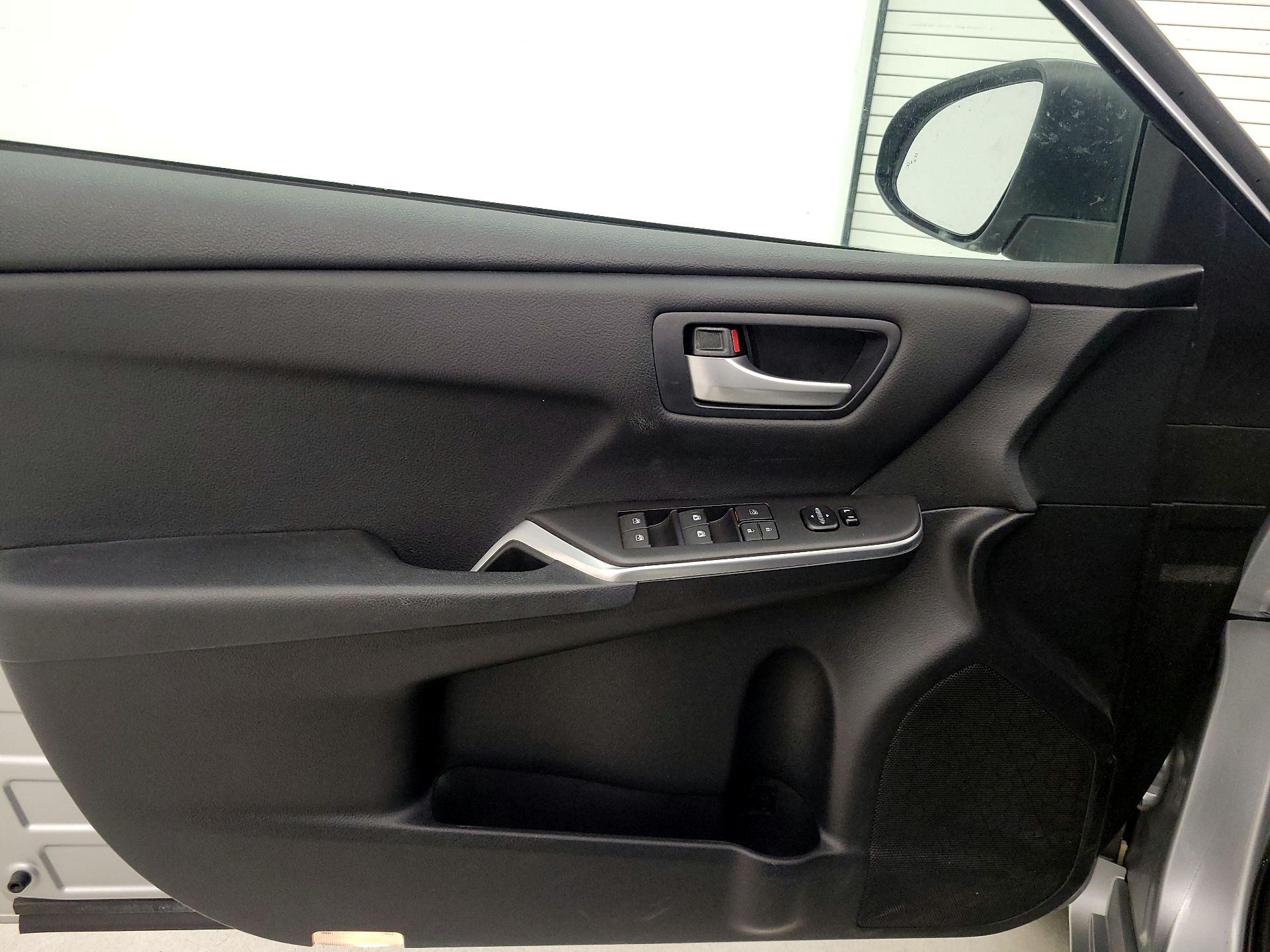 Thumbnail: 2016 Toyota Camry - 12