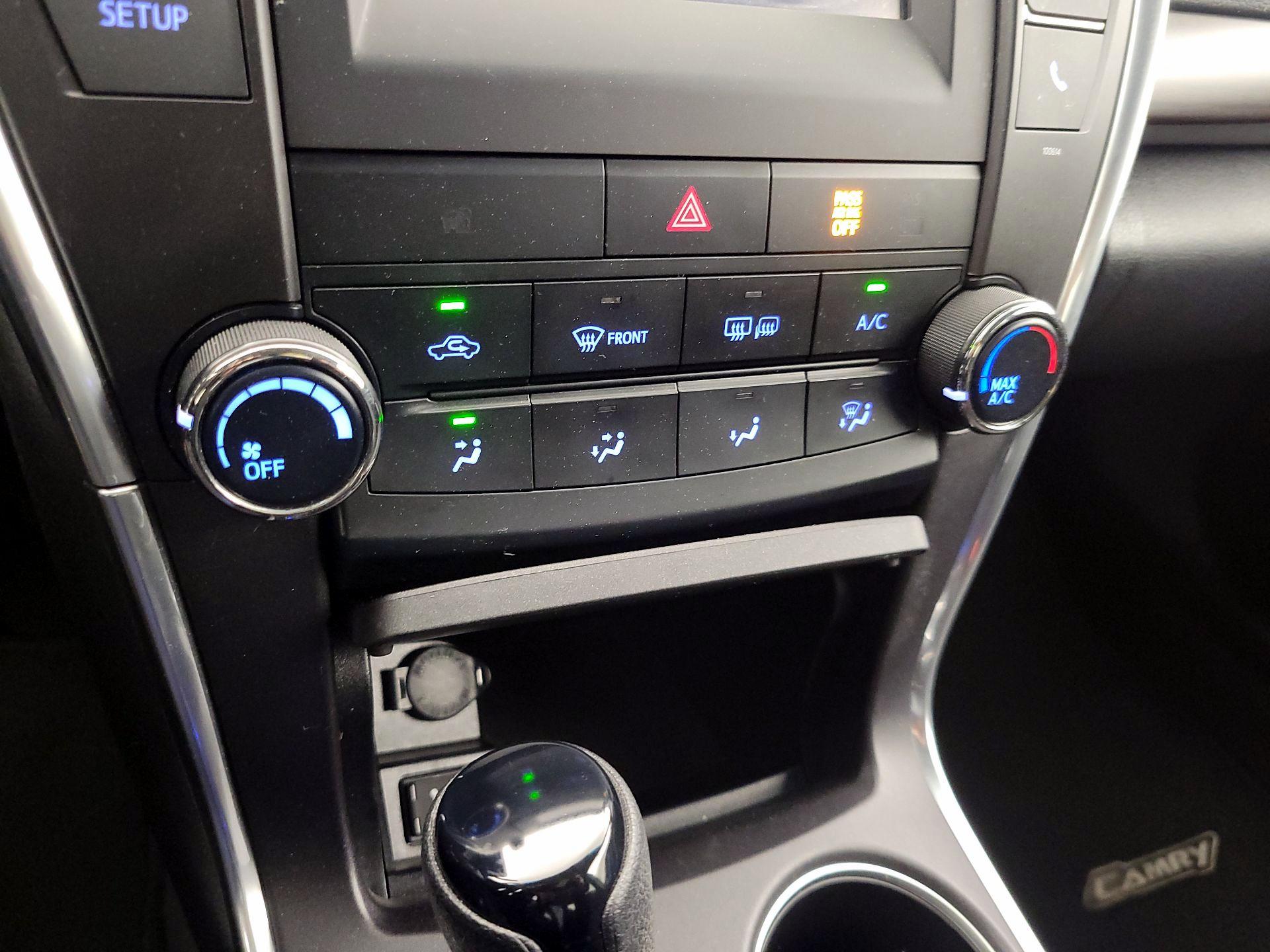 Thumbnail: 2016 Toyota Camry - 16