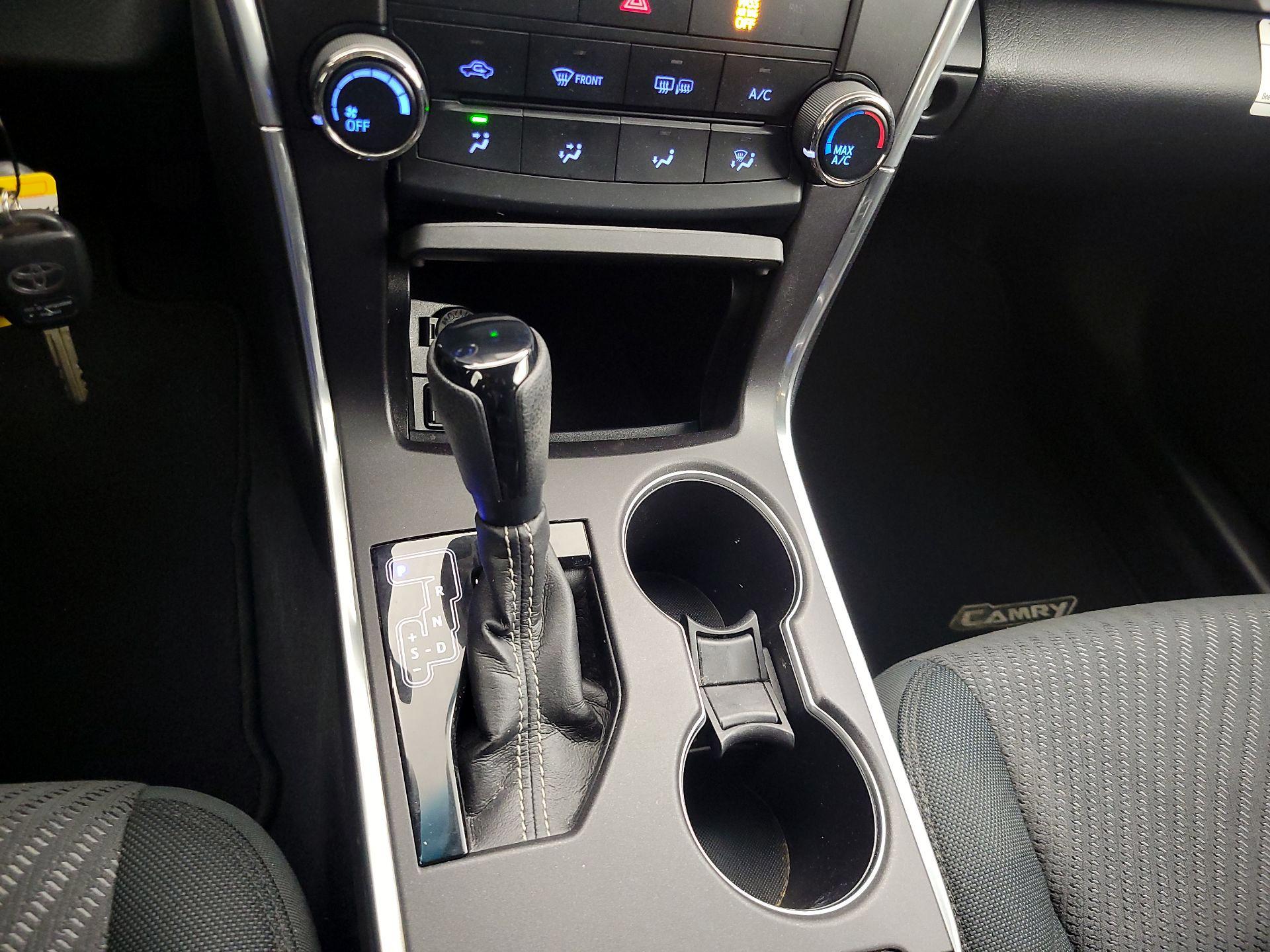 Thumbnail: 2016 Toyota Camry - 17