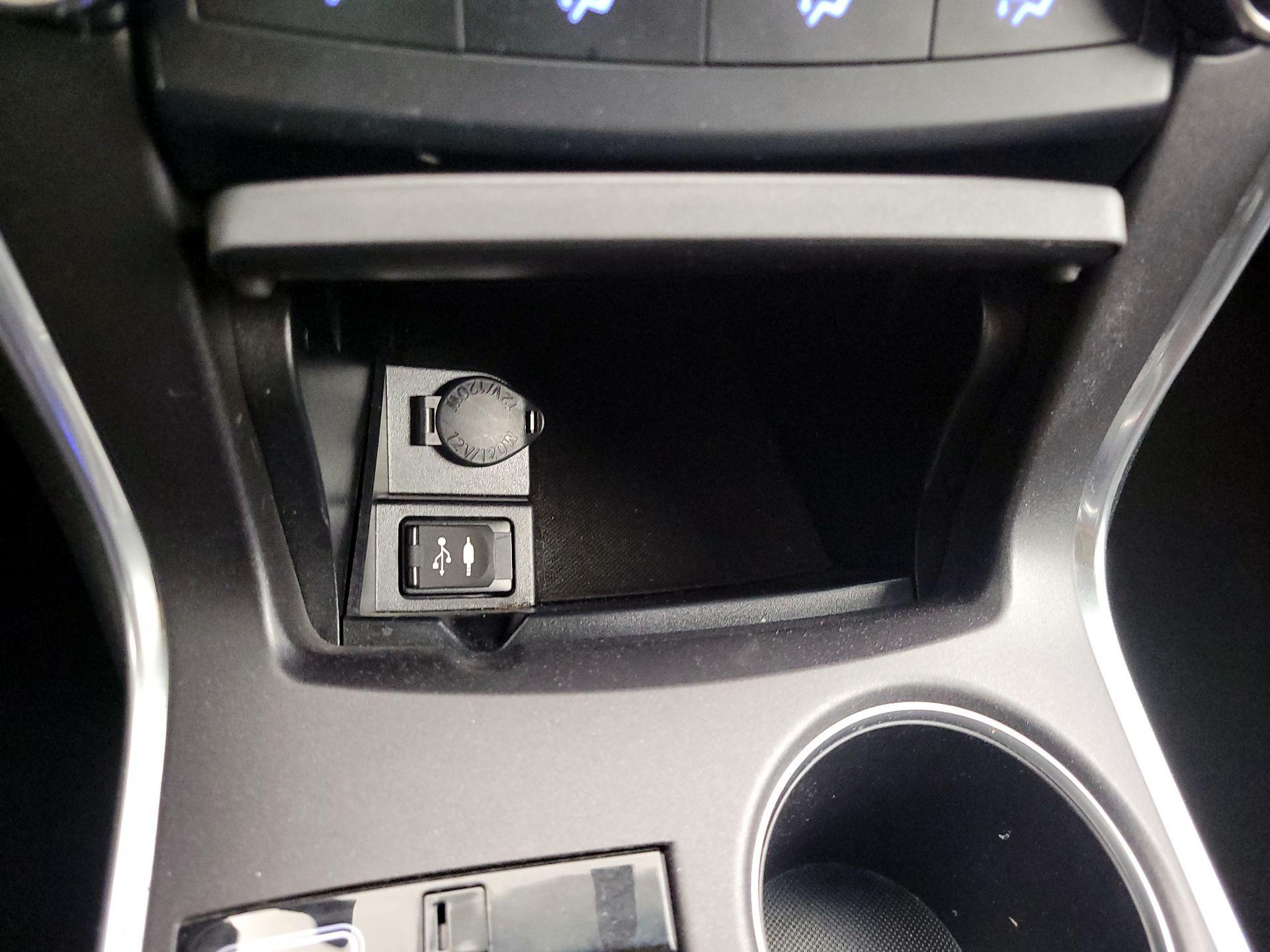 Thumbnail: 2016 Toyota Camry - 18