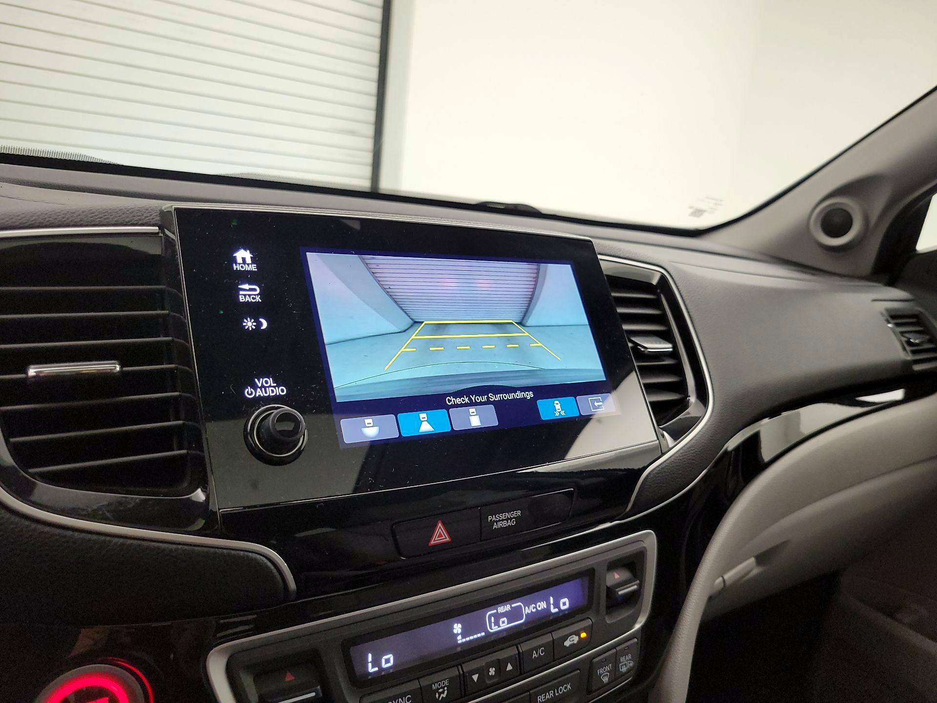 Thumbnail: 2019 Honda Pilot - 15