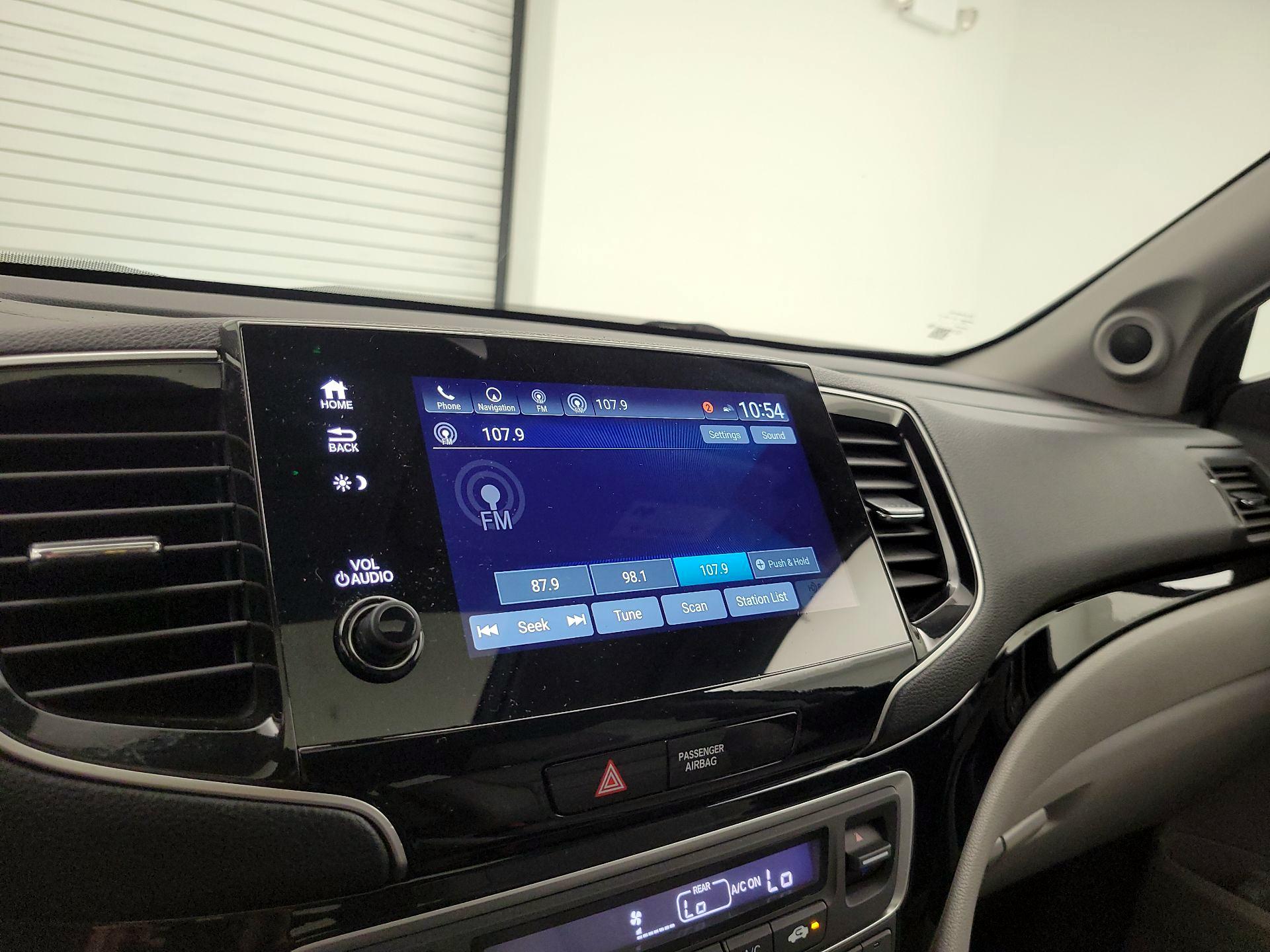 Thumbnail: 2019 Honda Pilot - 16