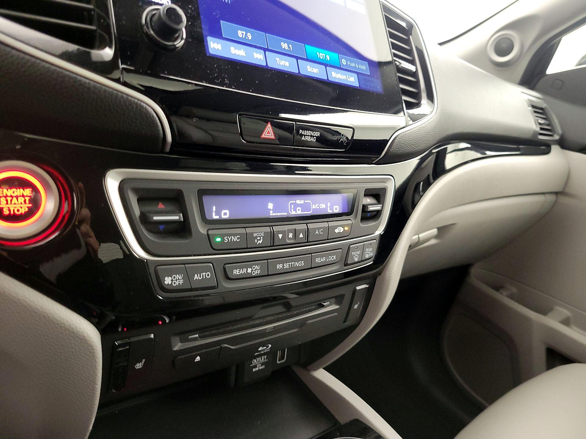 Thumbnail: 2019 Honda Pilot - 17