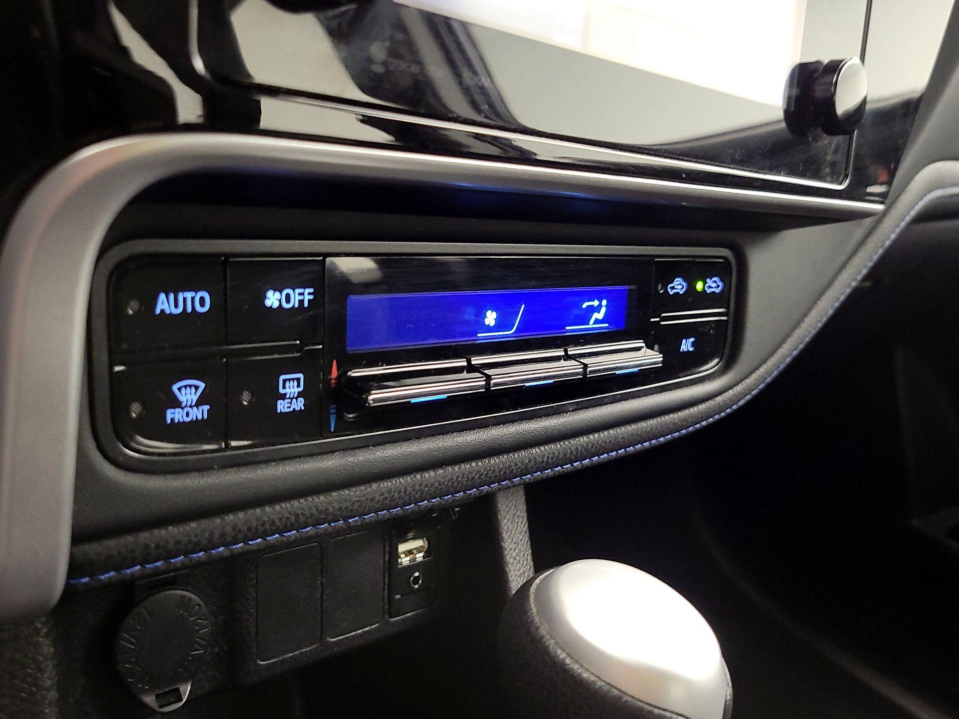 Thumbnail: 2017 Toyota Corolla - 16