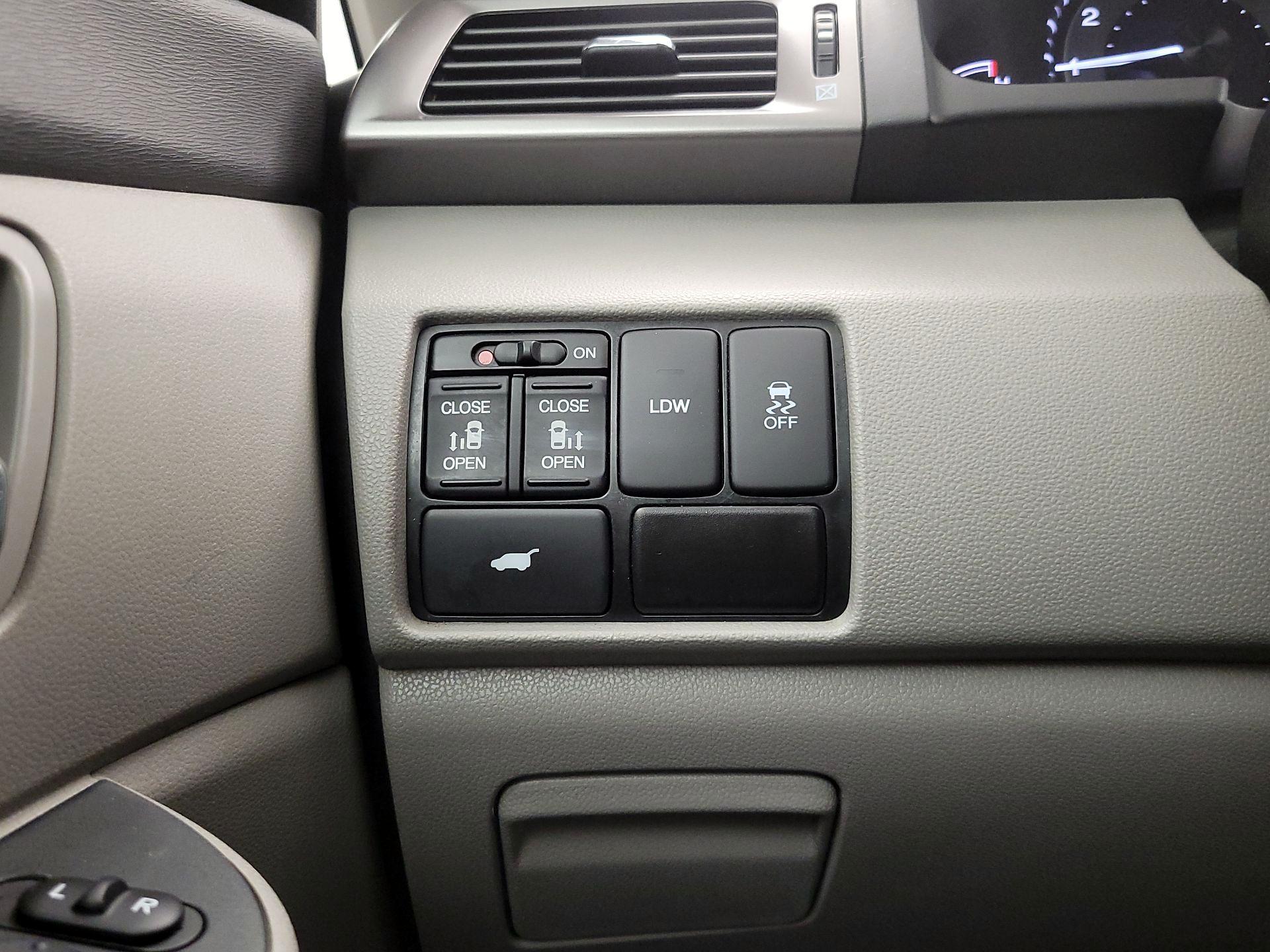 Thumbnail: 2015 Honda Odyssey - 13