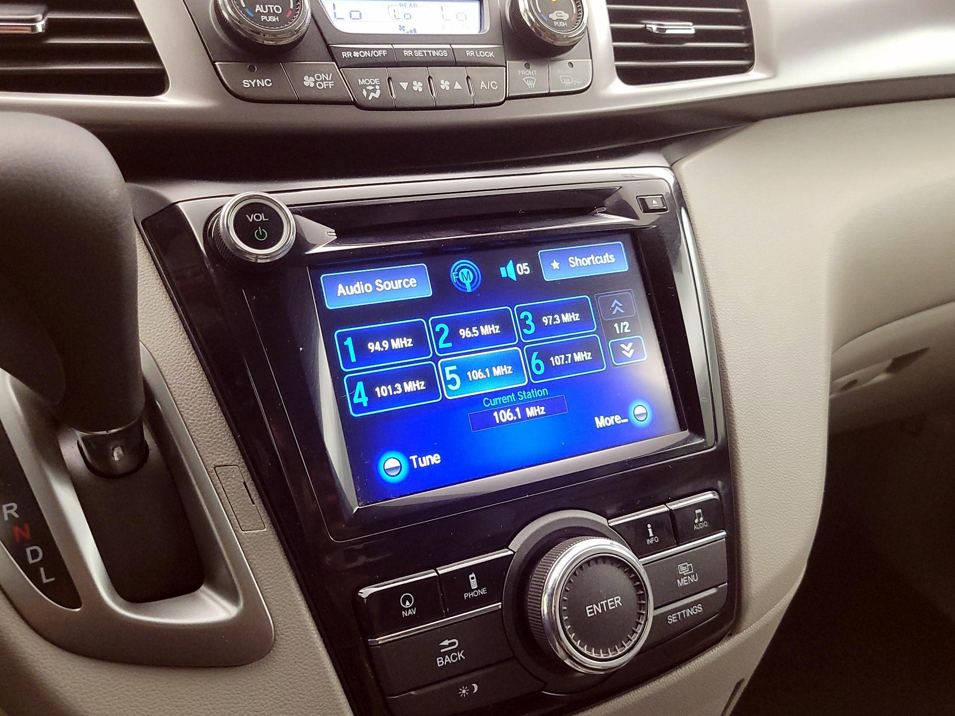 Thumbnail: 2015 Honda Odyssey - 16