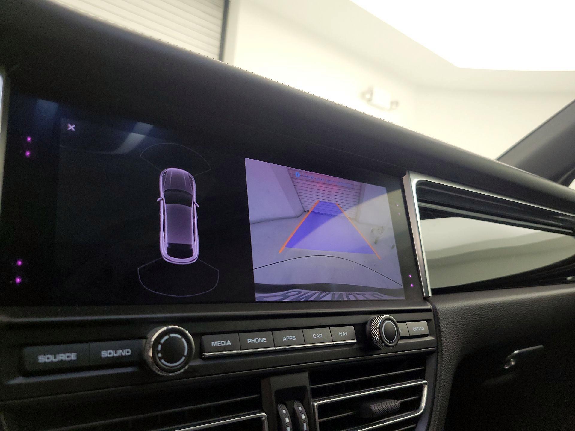 Thumbnail: 2020 Porsche Macan - 15