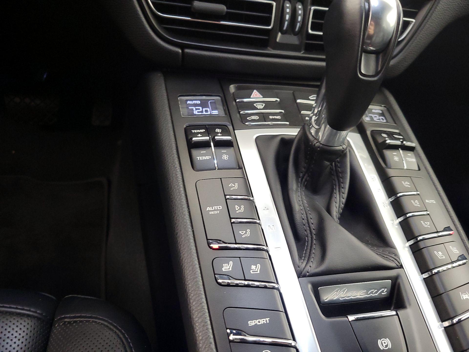 Thumbnail: 2020 Porsche Macan - 17