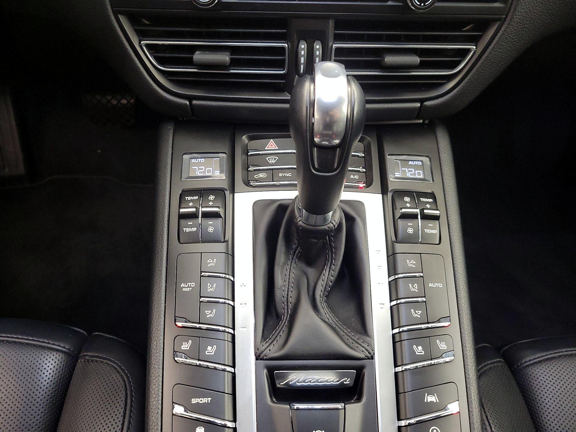 Thumbnail: 2020 Porsche Macan - 18