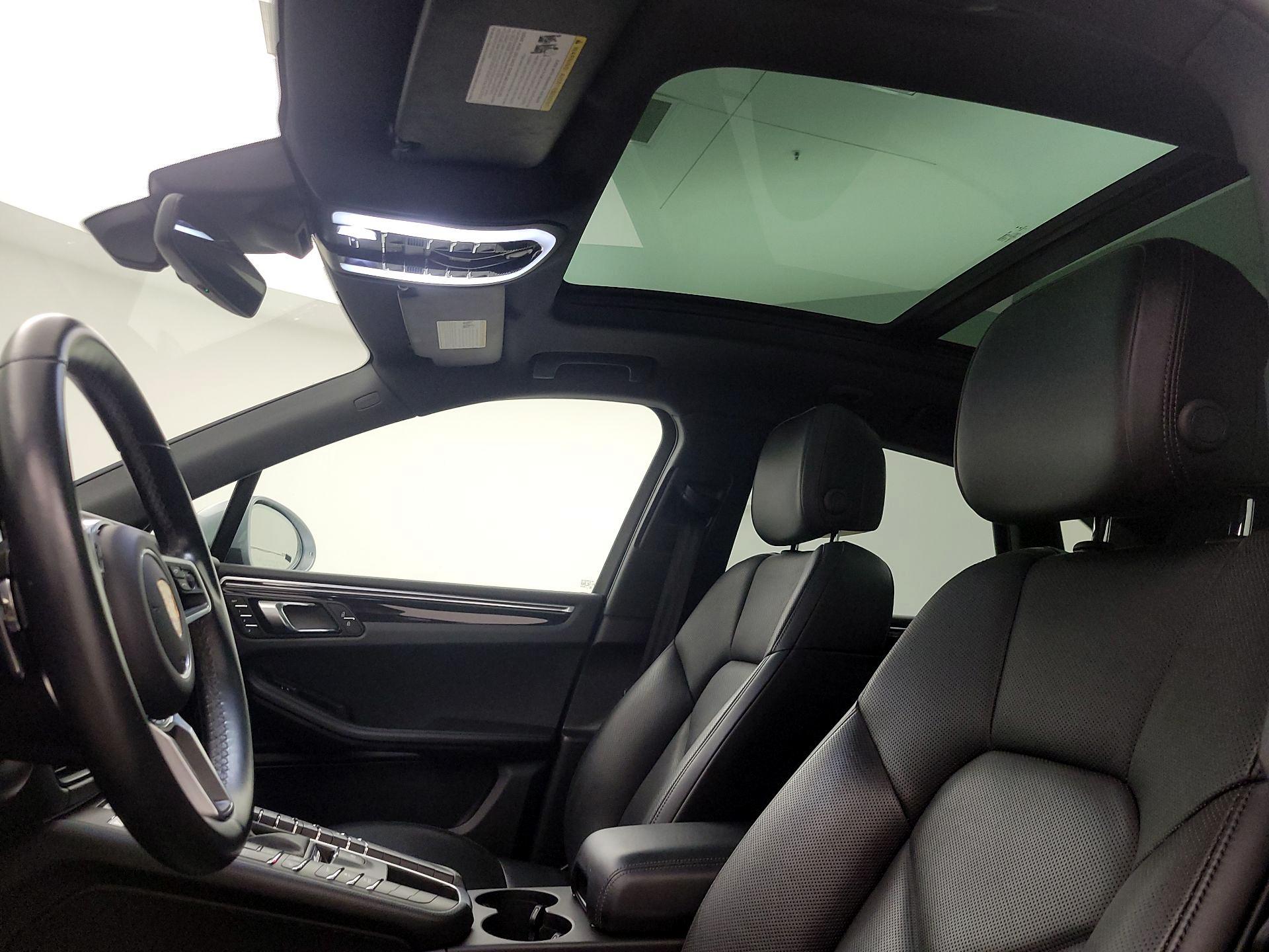 Thumbnail: 2020 Porsche Macan - 20