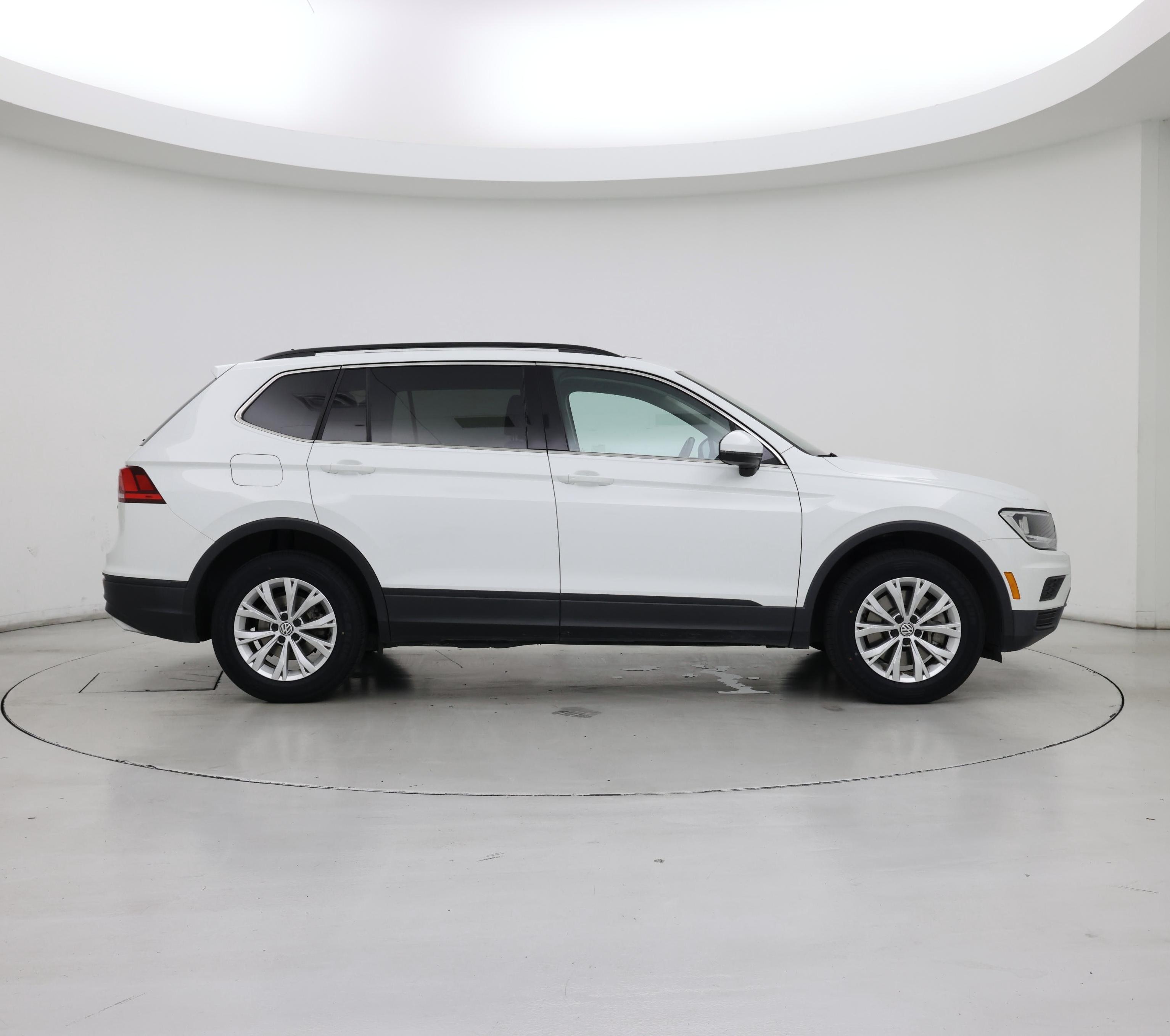 Thumbnail: 2019 Volkswagen Tiguan - 7