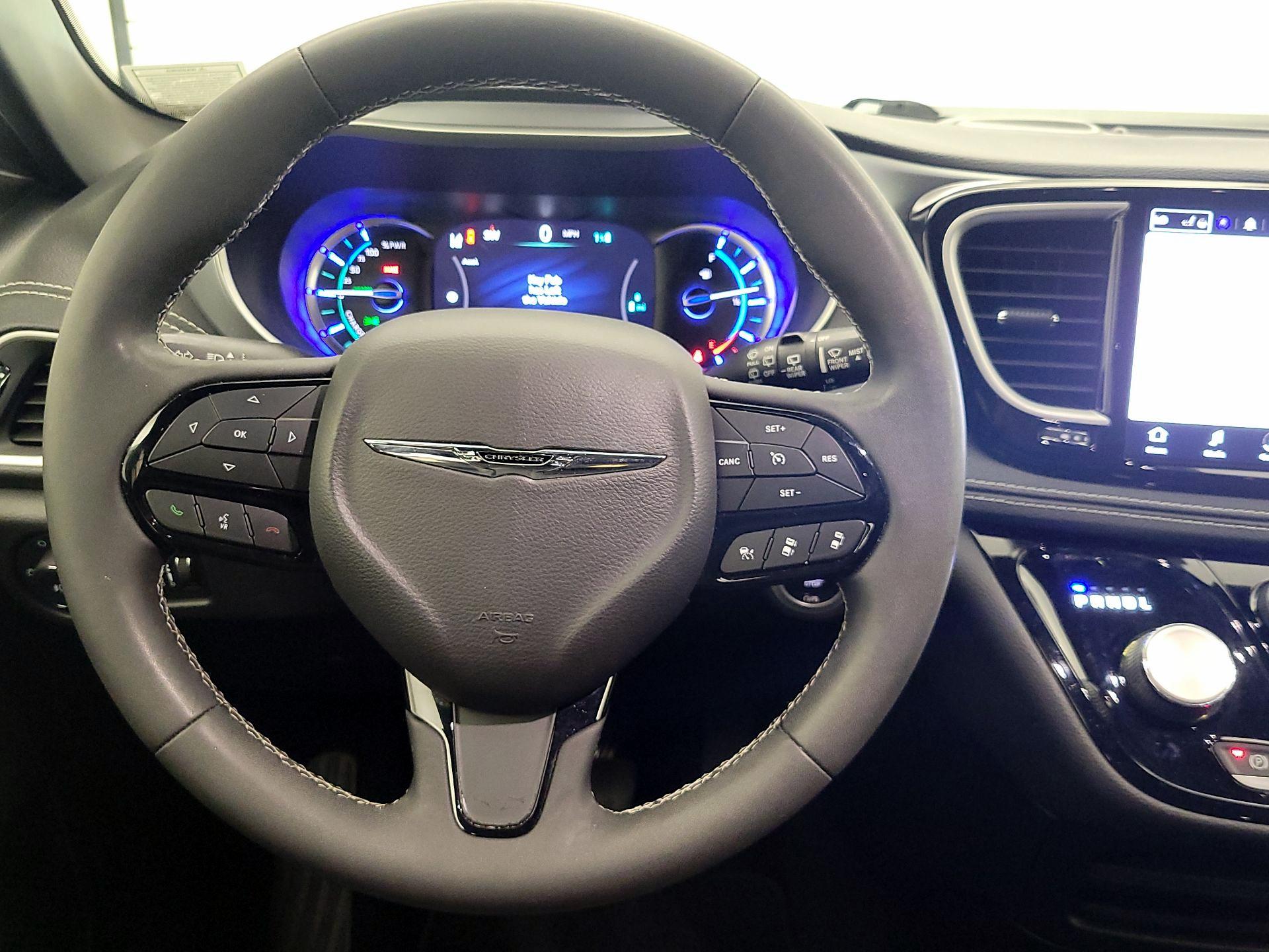 Thumbnail: 2022 Chrysler Pacifica - 10