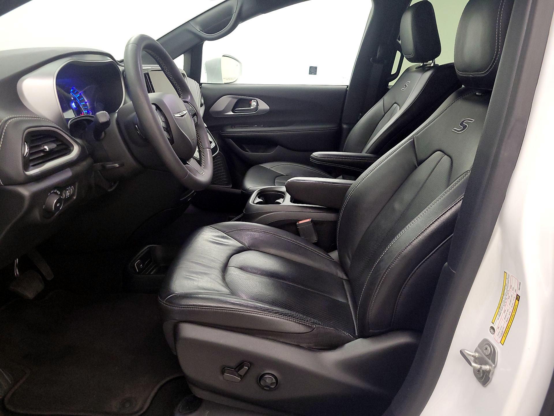 Thumbnail: 2022 Chrysler Pacifica - 11