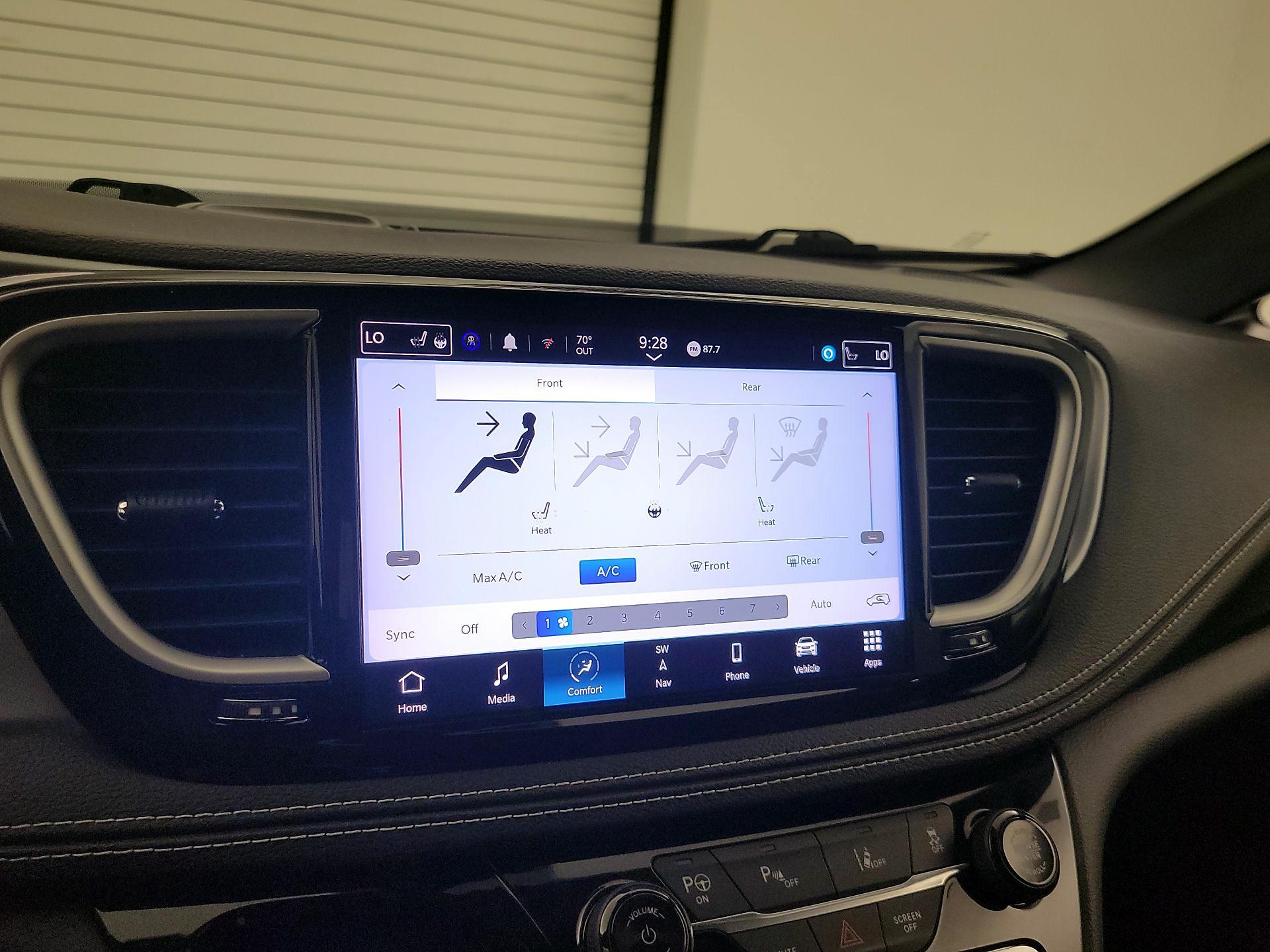 Thumbnail: 2022 Chrysler Pacifica - 17