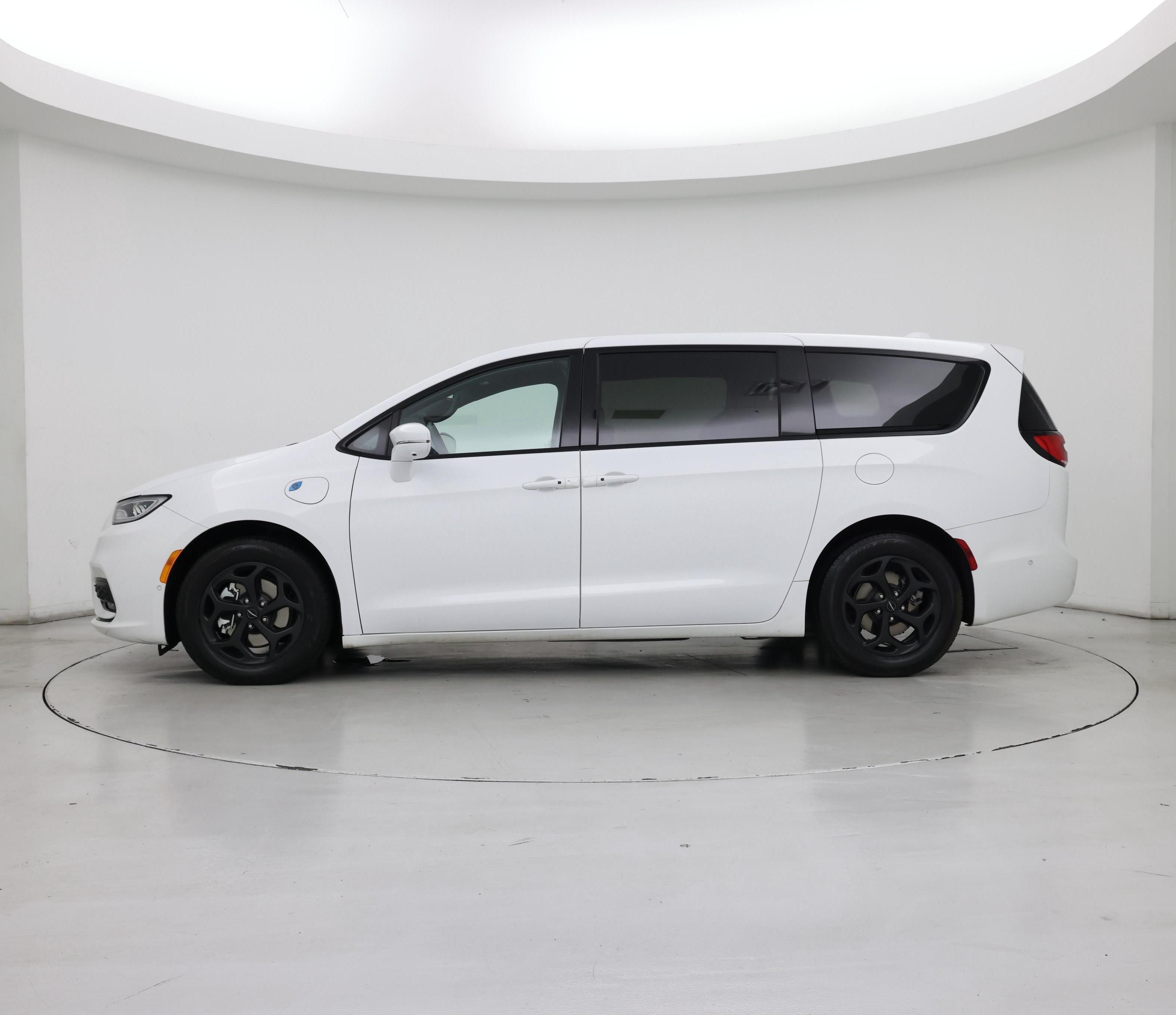 Thumbnail: 2022 Chrysler Pacifica - 3