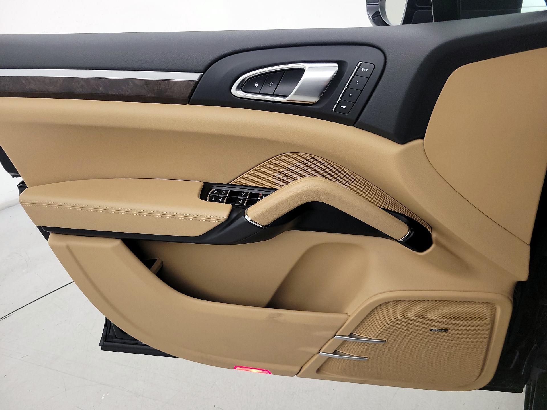 Thumbnail: 2016 Porsche Cayenne - 12