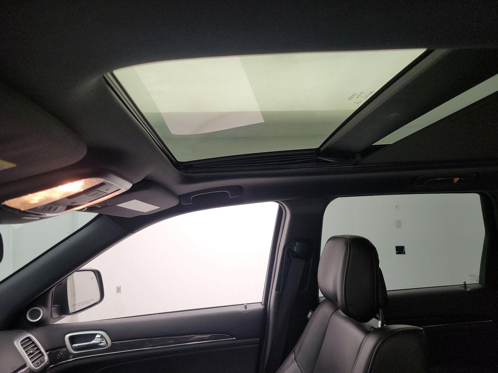 Thumbnail: 2015 Jeep Grand Cherokee - 20