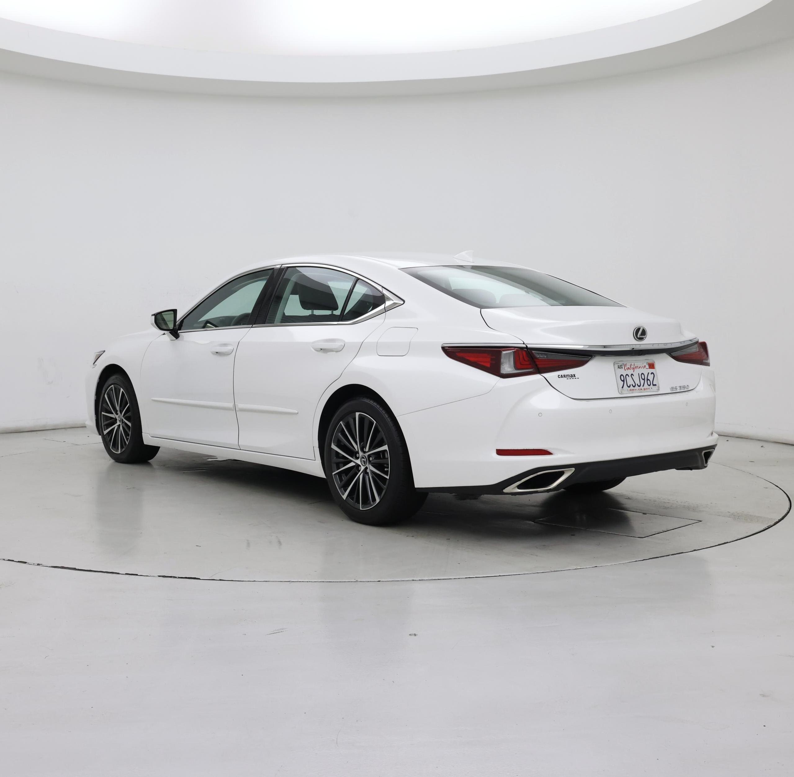 Thumbnail: 2022 Lexus ES - 2