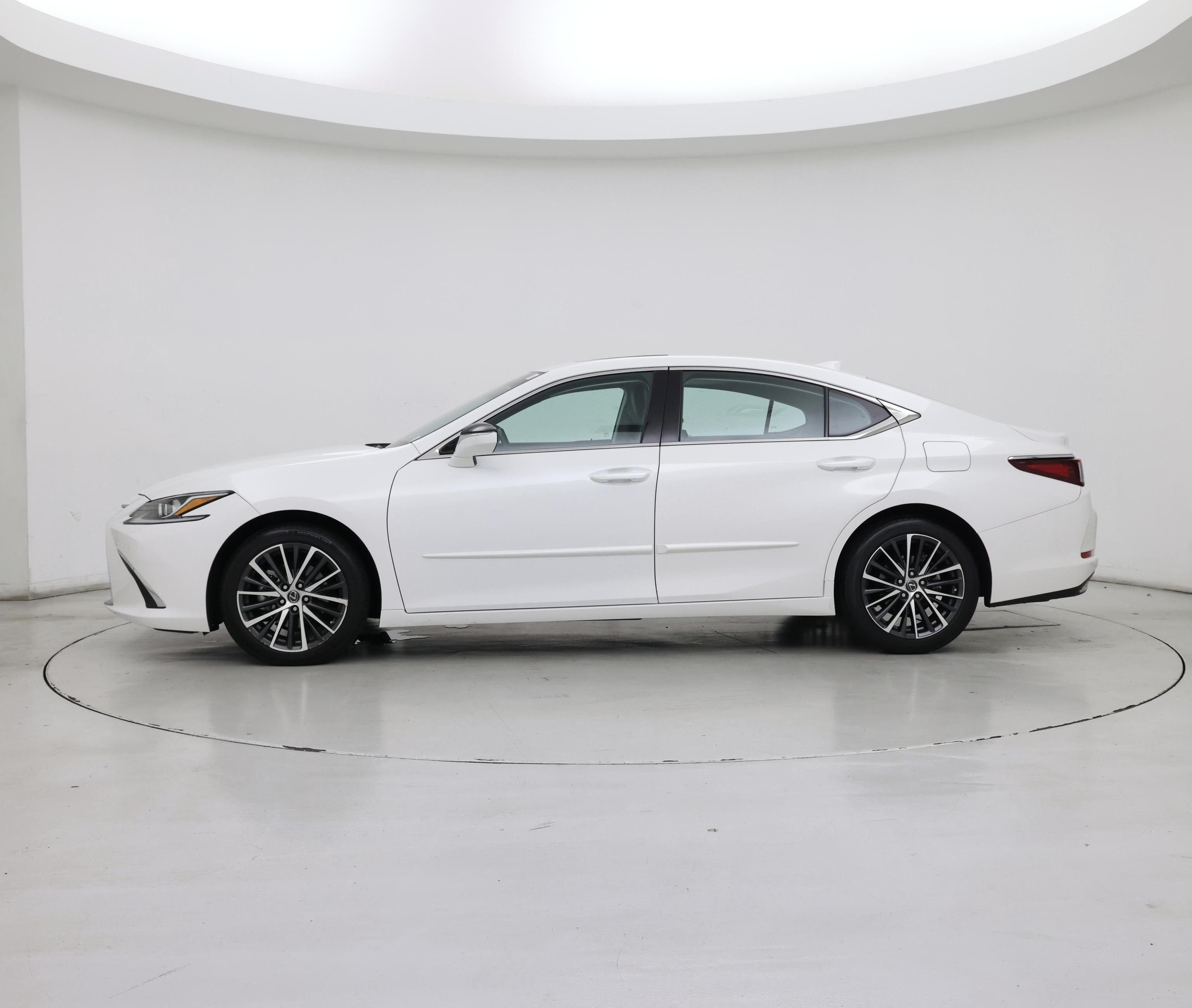 Thumbnail: 2022 Lexus ES - 3