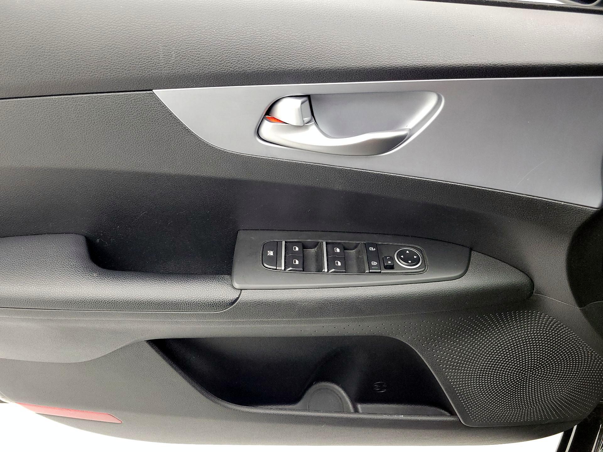 Thumbnail: 2023 Kia Forte - 12