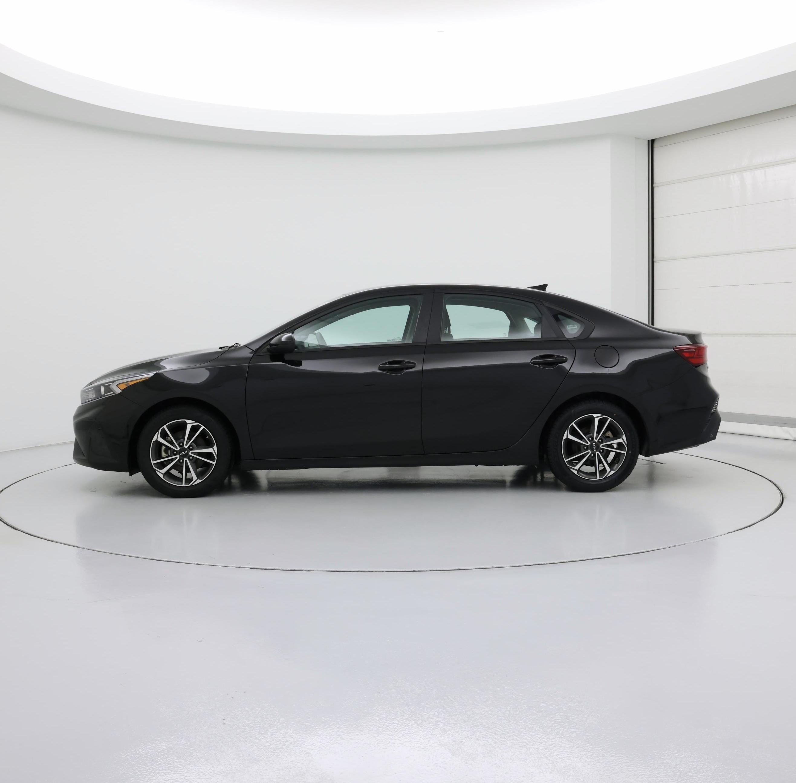 Thumbnail: 2023 Kia Forte - 3