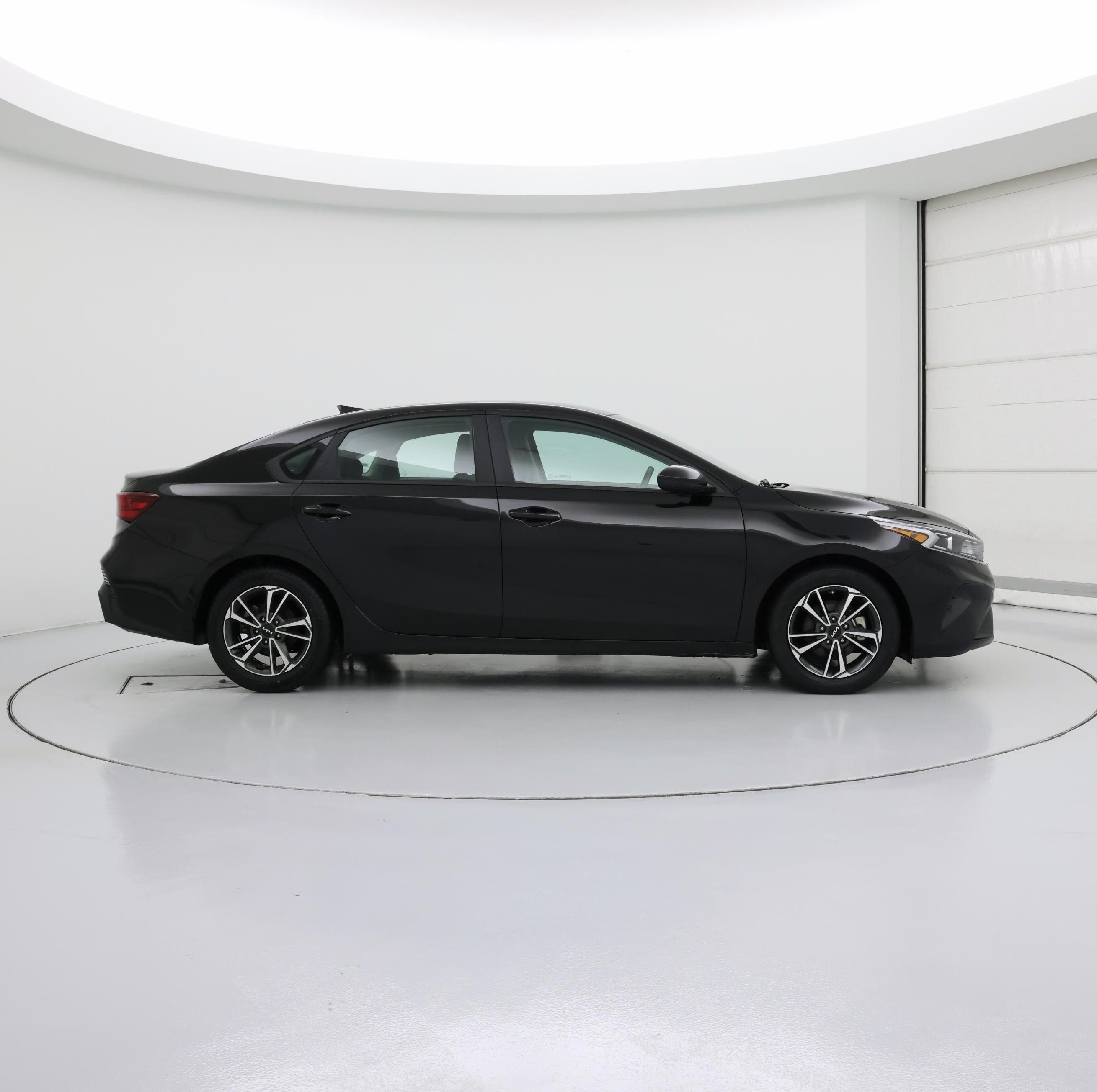 Thumbnail: 2023 Kia Forte - 7