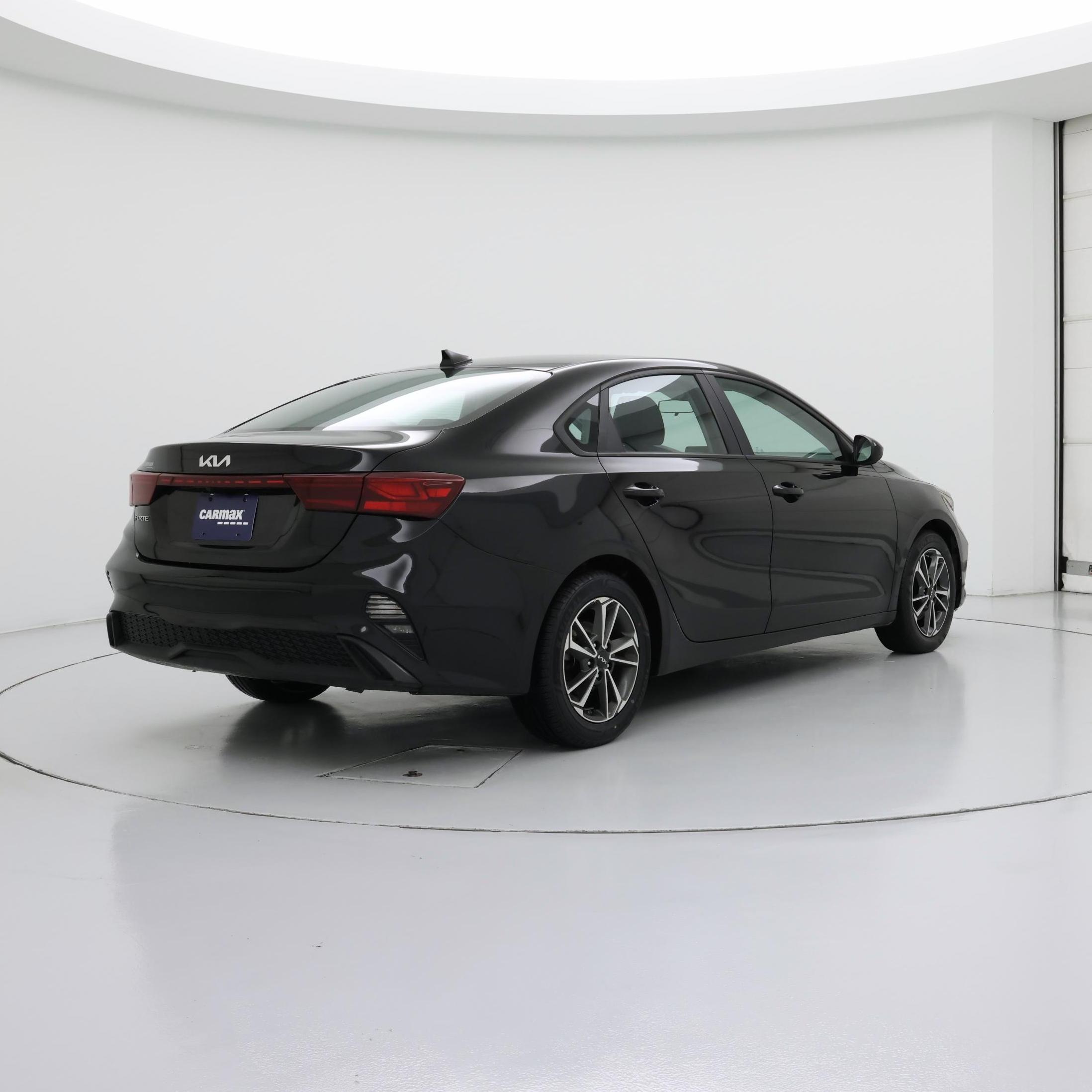 Thumbnail: 2023 Kia Forte - 8