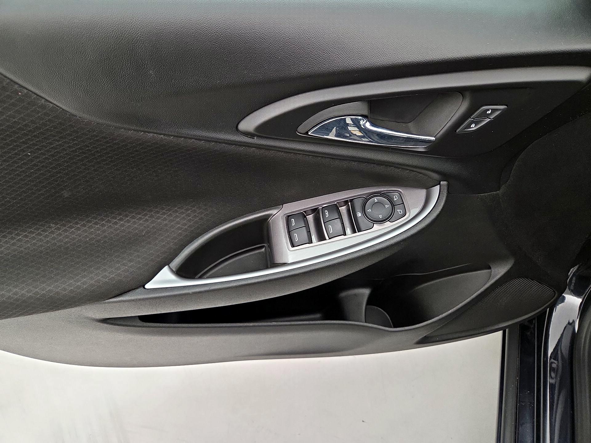 Thumbnail: 2023 Chevrolet Malibu - 12