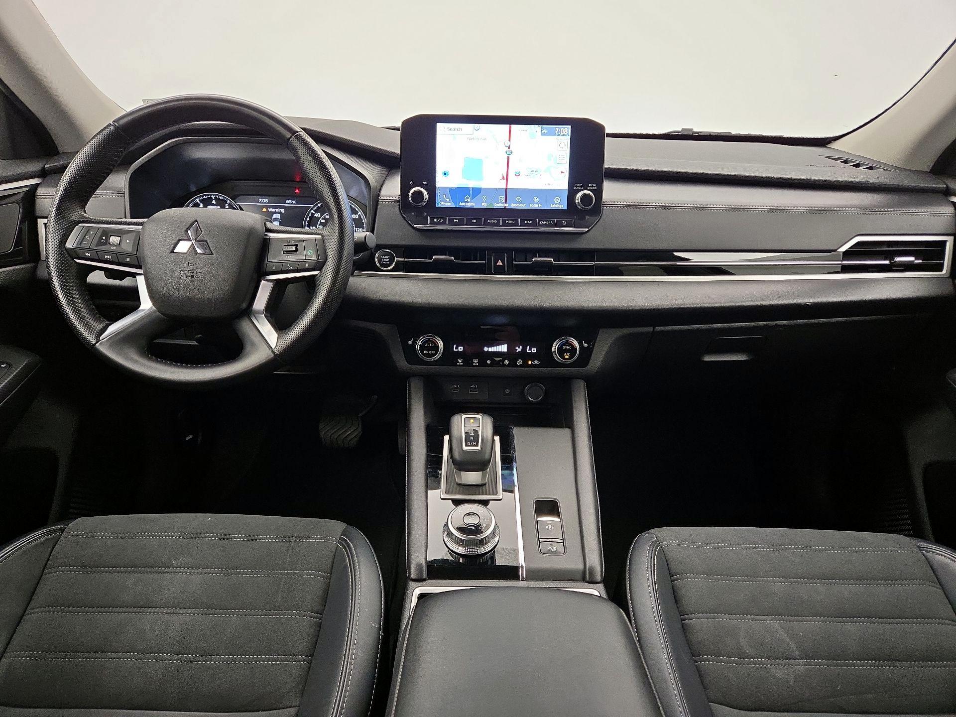 Thumbnail: 2024 Mitsubishi Outlander - 9