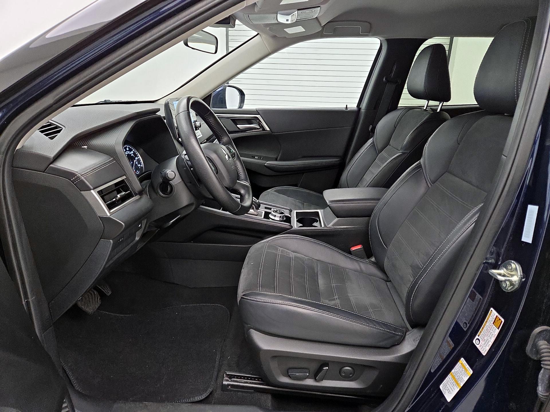 Thumbnail: 2024 Mitsubishi Outlander - 11