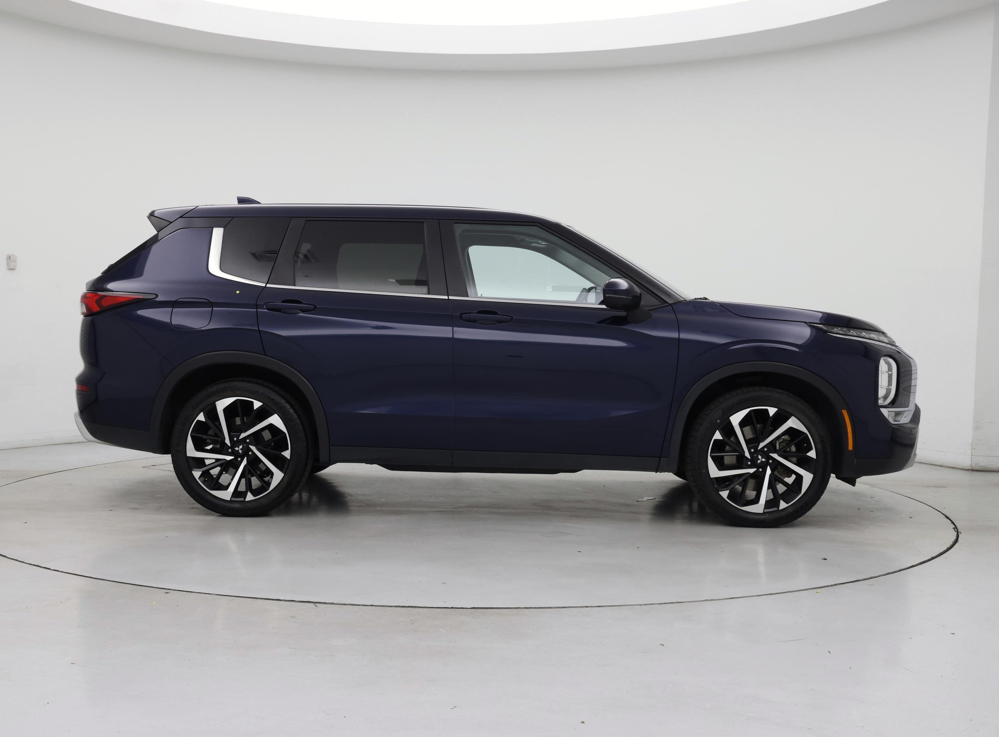 Thumbnail: 2024 Mitsubishi Outlander - 7