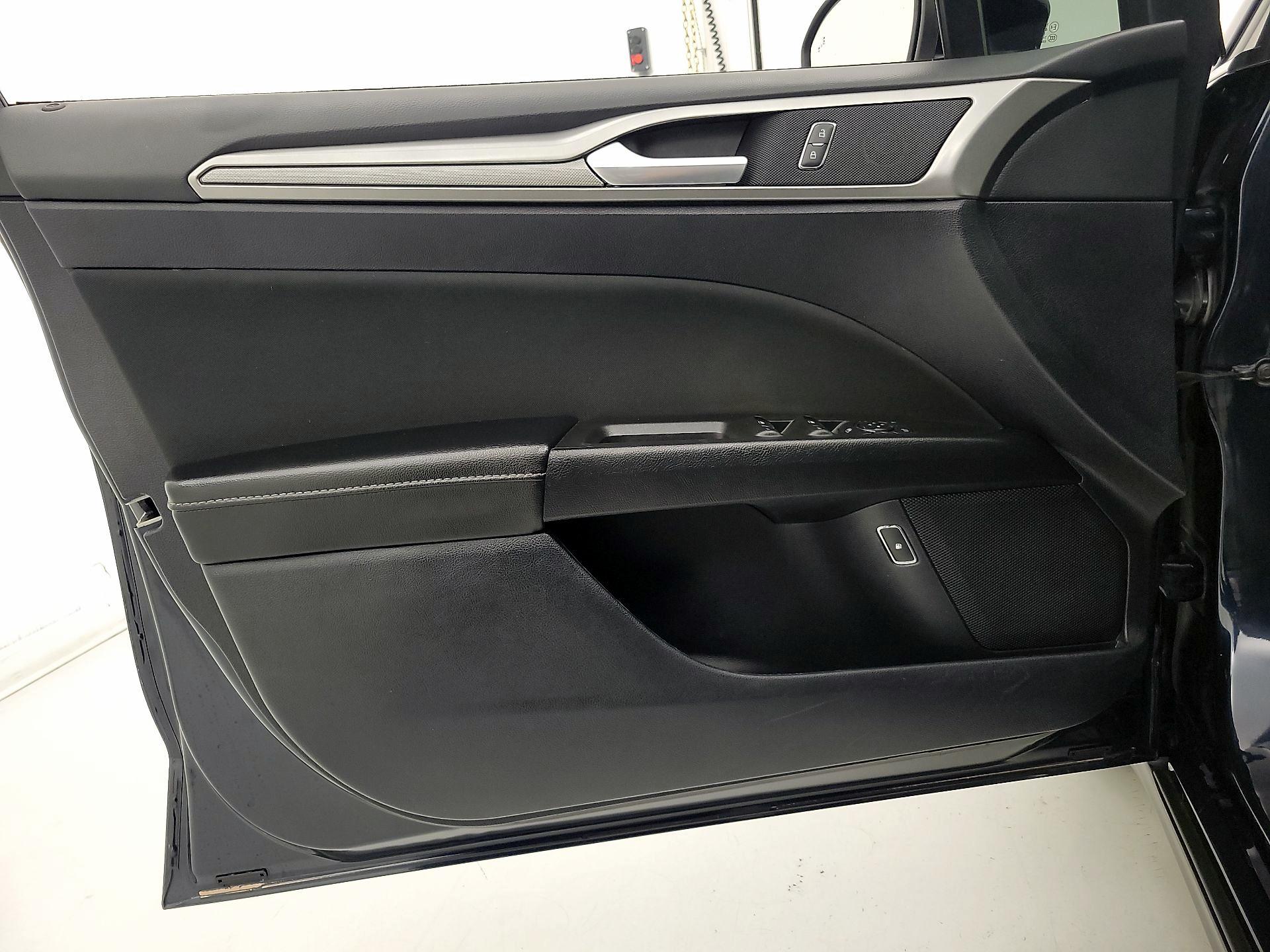 Thumbnail: 2020 Ford Fusion - 12