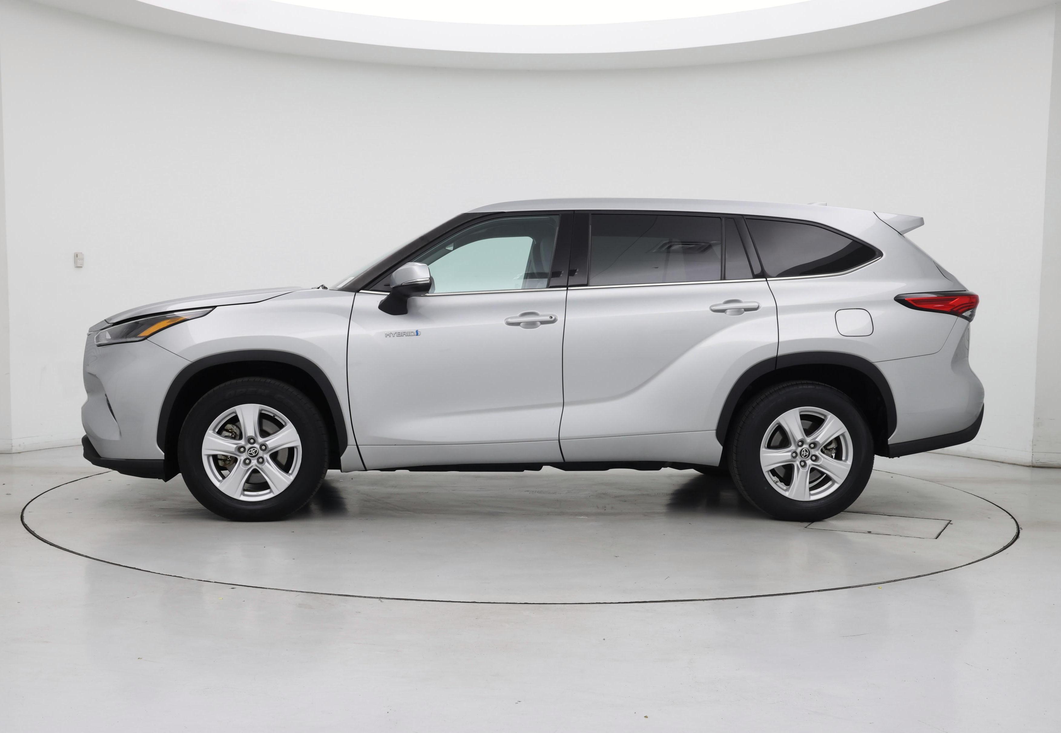 Thumbnail: 2021 Toyota Highlander - 3
