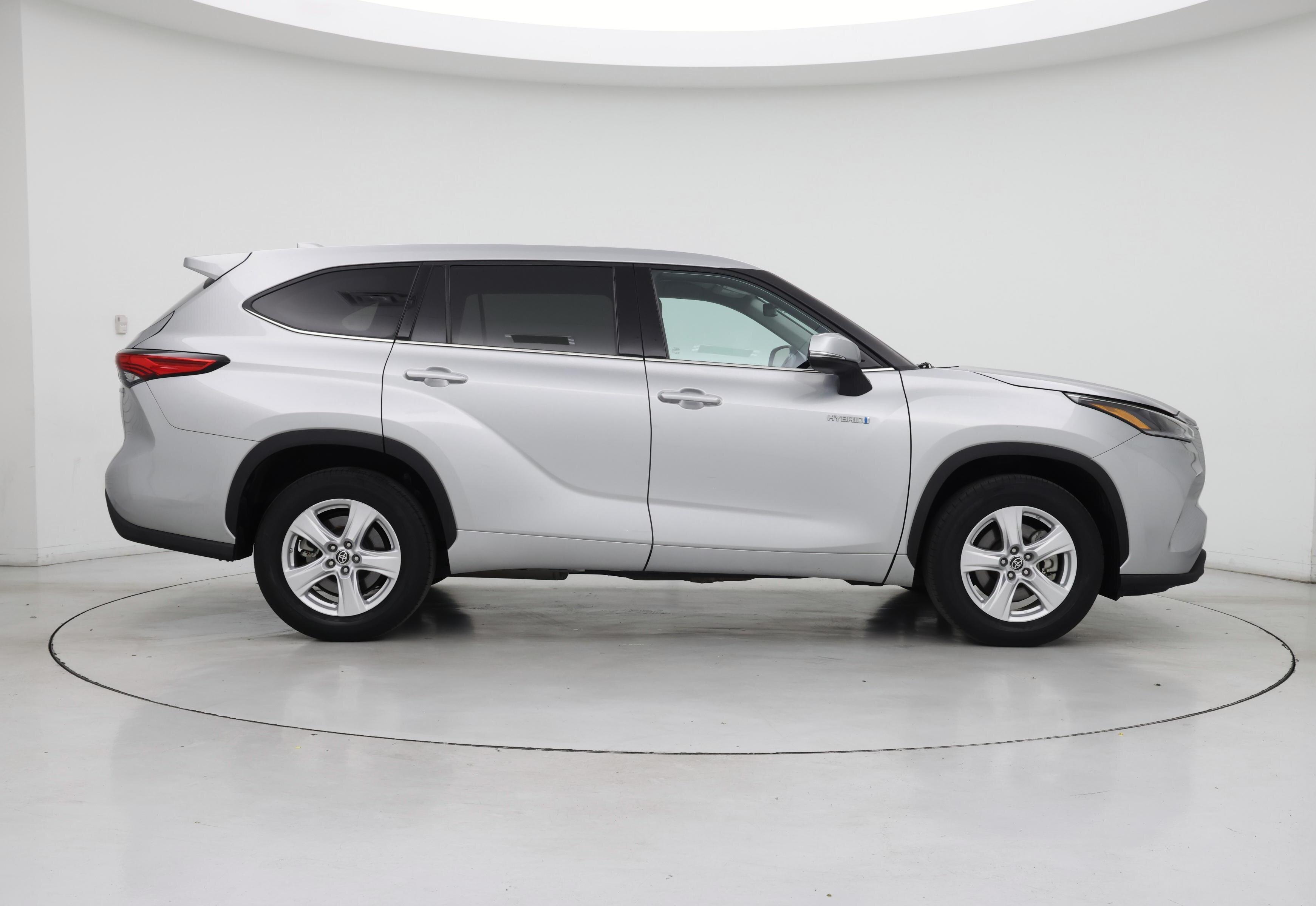 Thumbnail: 2021 Toyota Highlander - 7