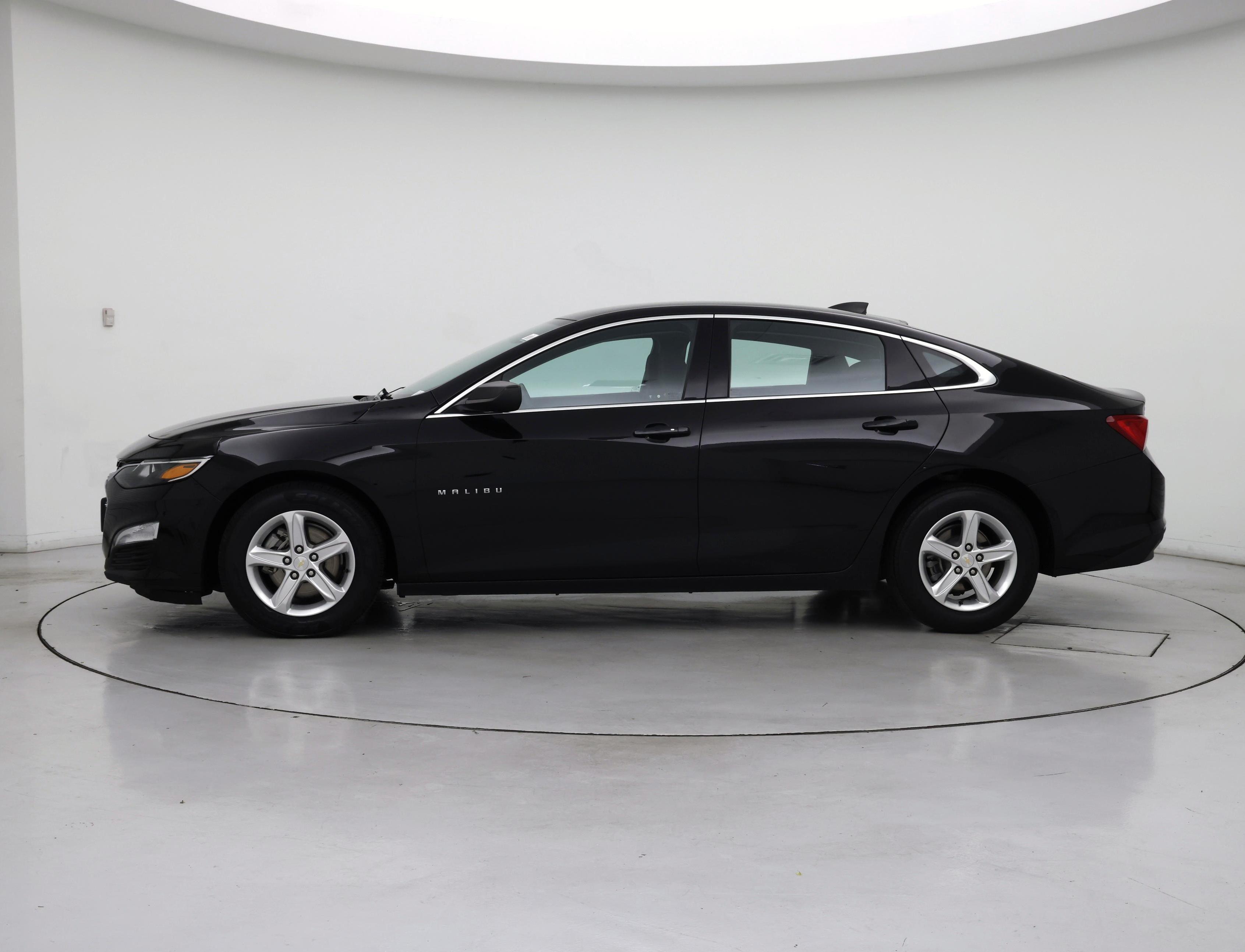 Thumbnail: 2020 Chevrolet Malibu - 3
