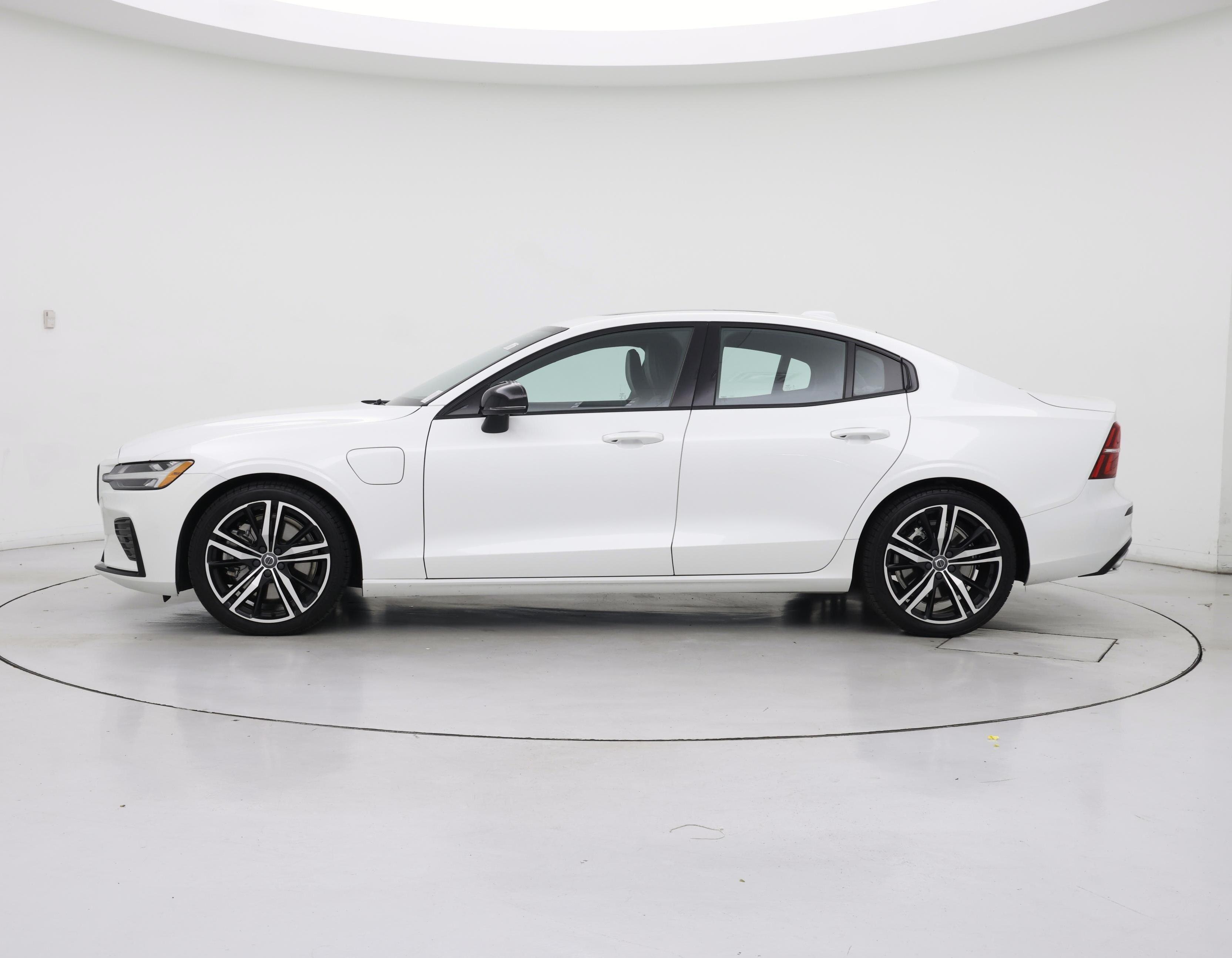 Thumbnail: 2022 Volvo S60 - 3
